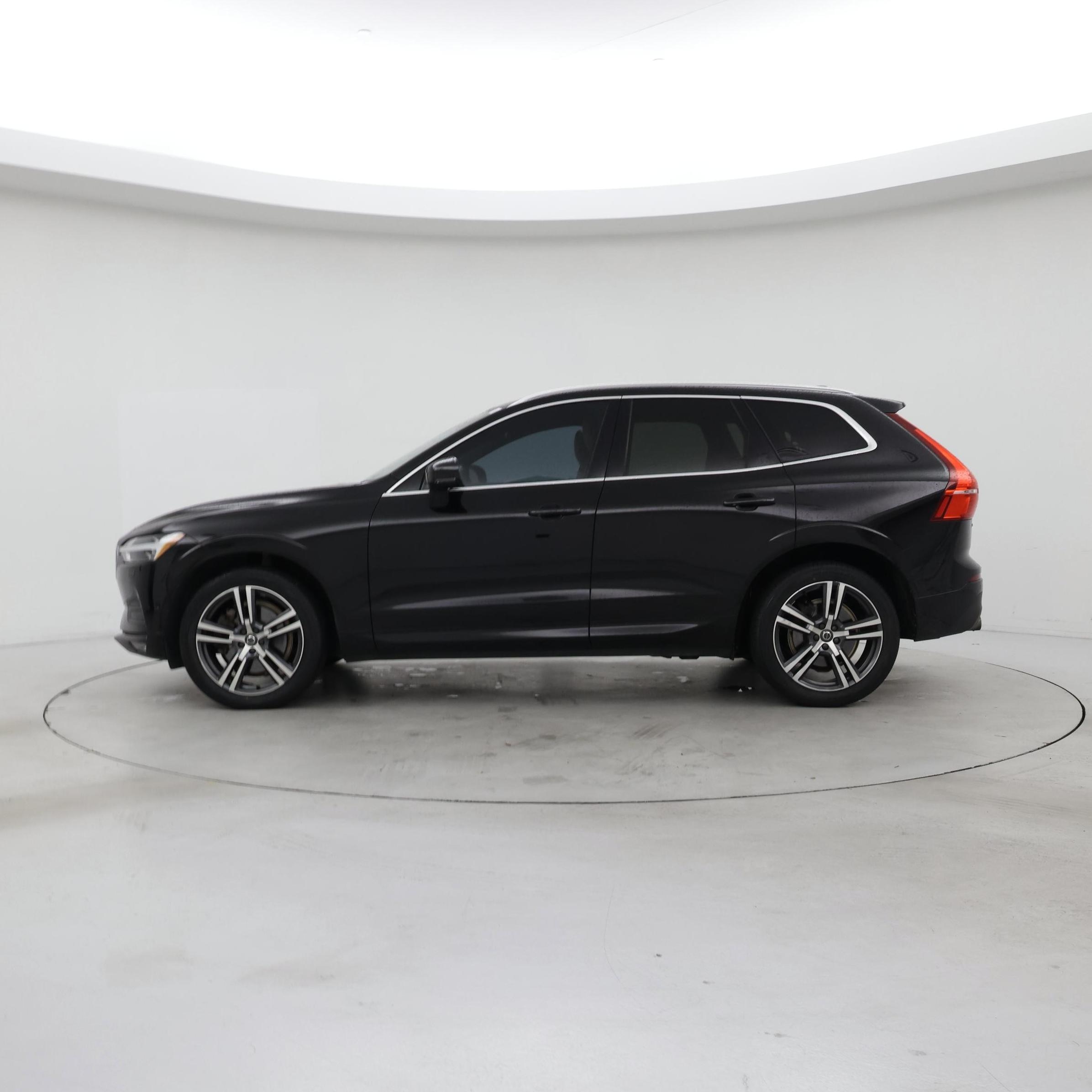 Thumbnail: 2018 Volvo XC60 - 3