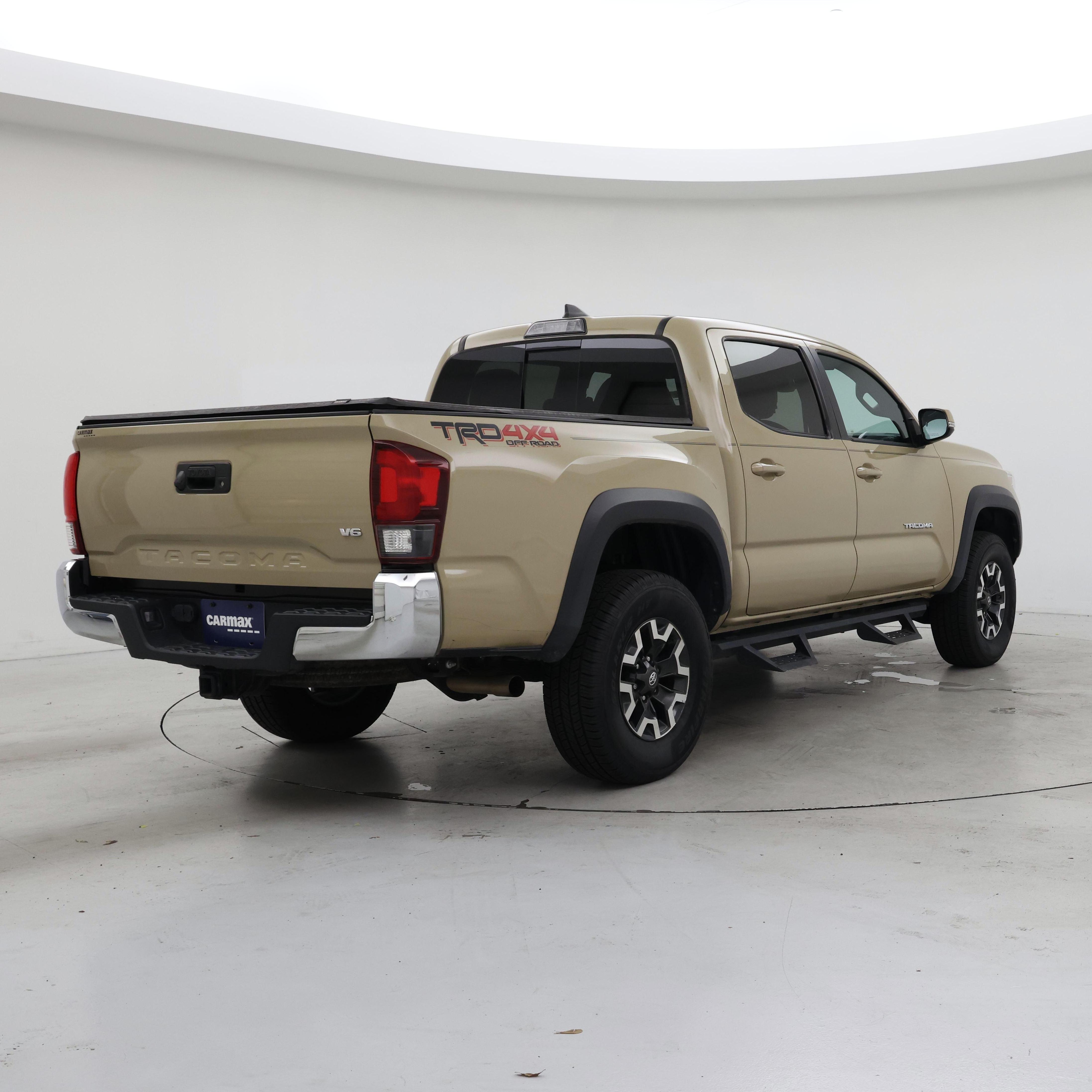 Thumbnail: 2018 Toyota Tacoma - 8
