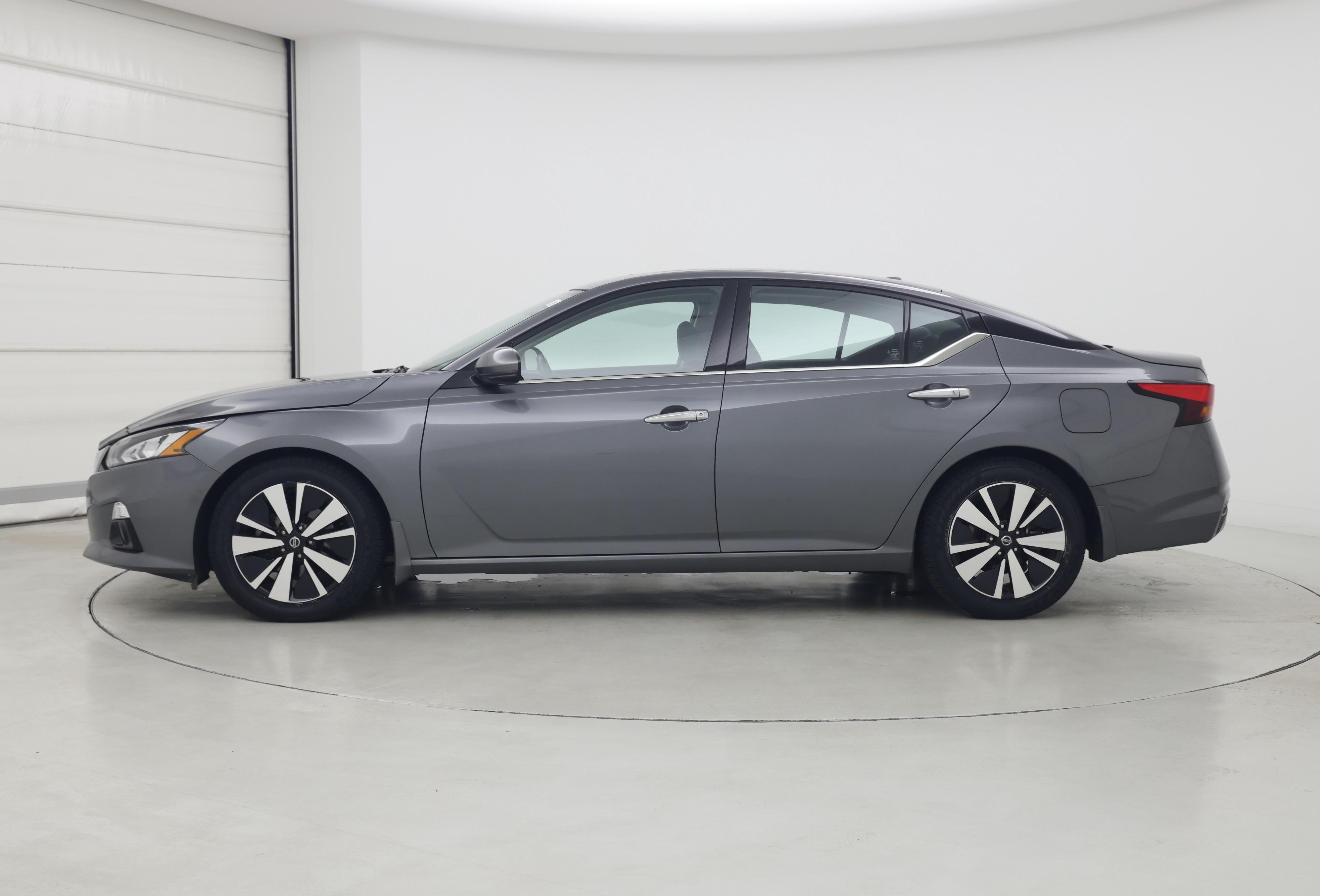 Thumbnail: 2020 Nissan Altima - 3