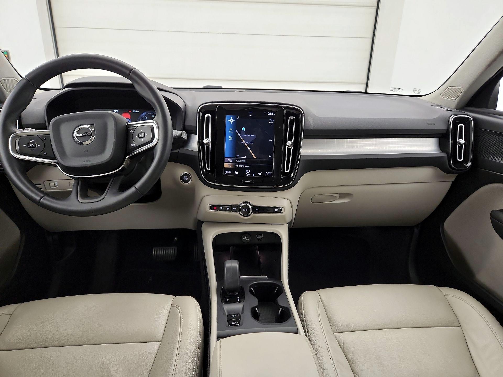 Thumbnail: 2022 Volvo XC40 - 9