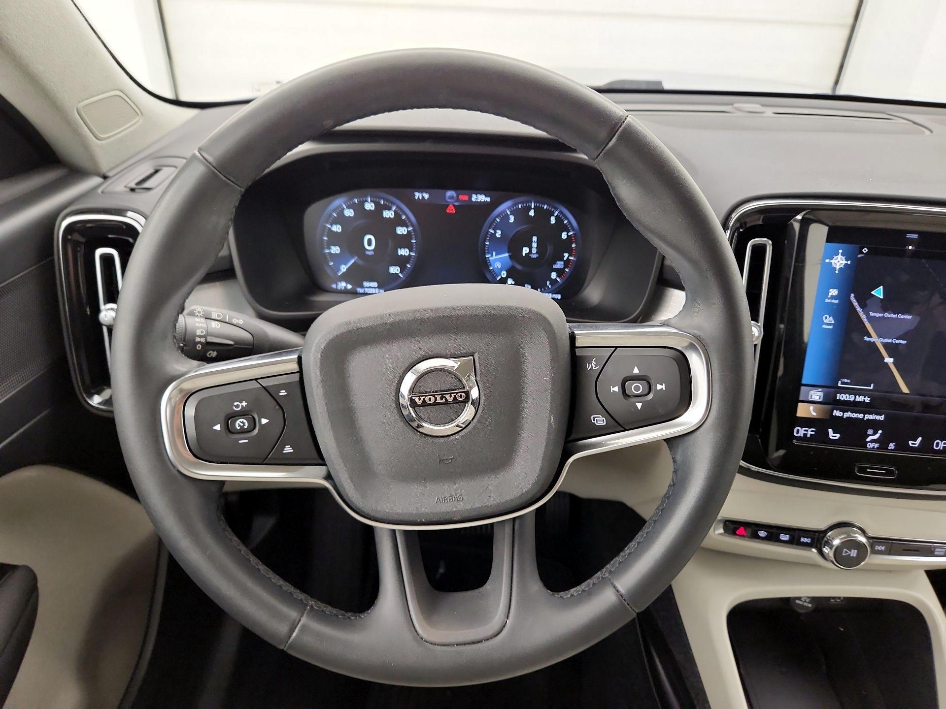 Thumbnail: 2022 Volvo XC40 - 10
