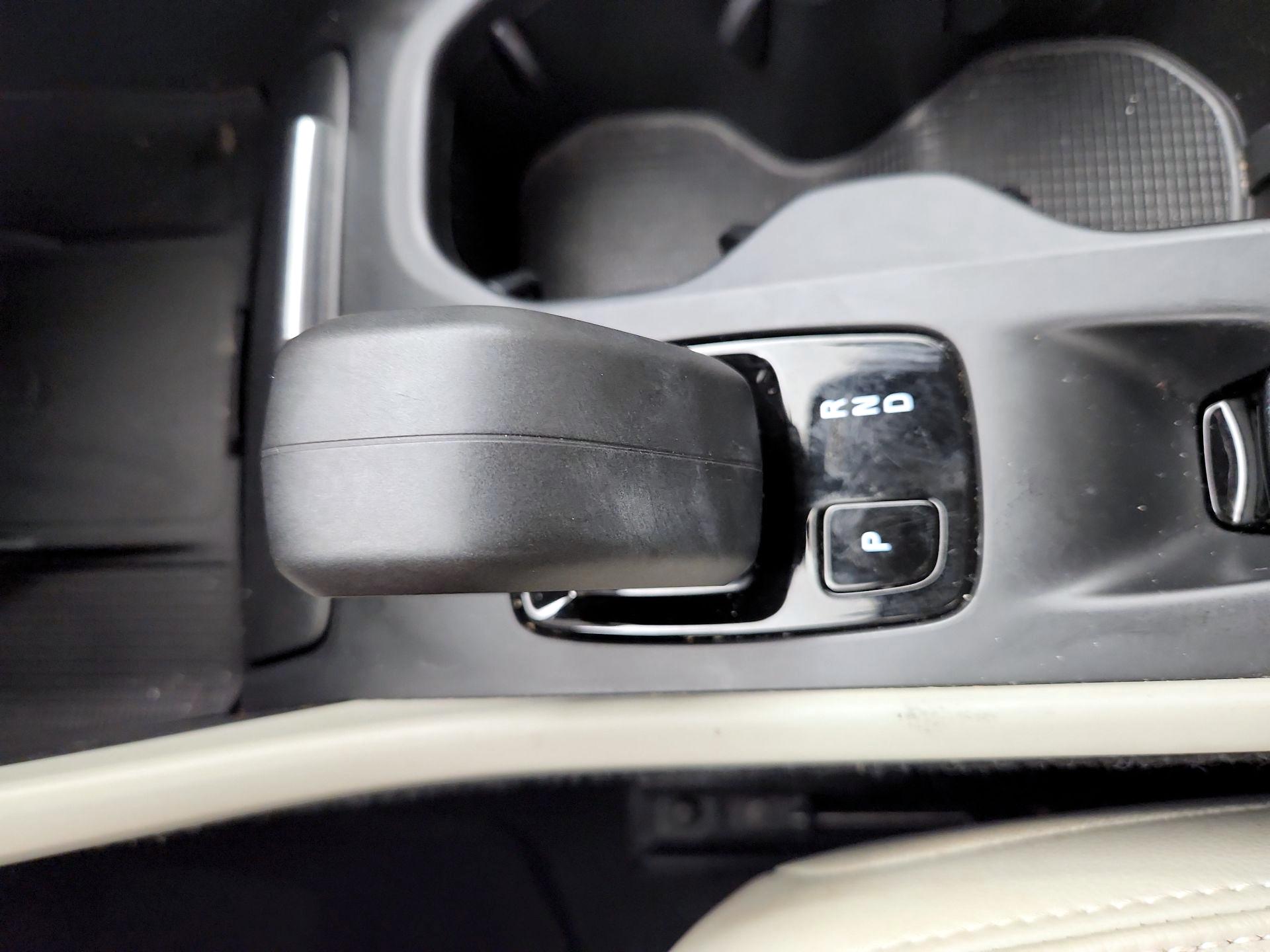 Thumbnail: 2022 Volvo XC40 - 18