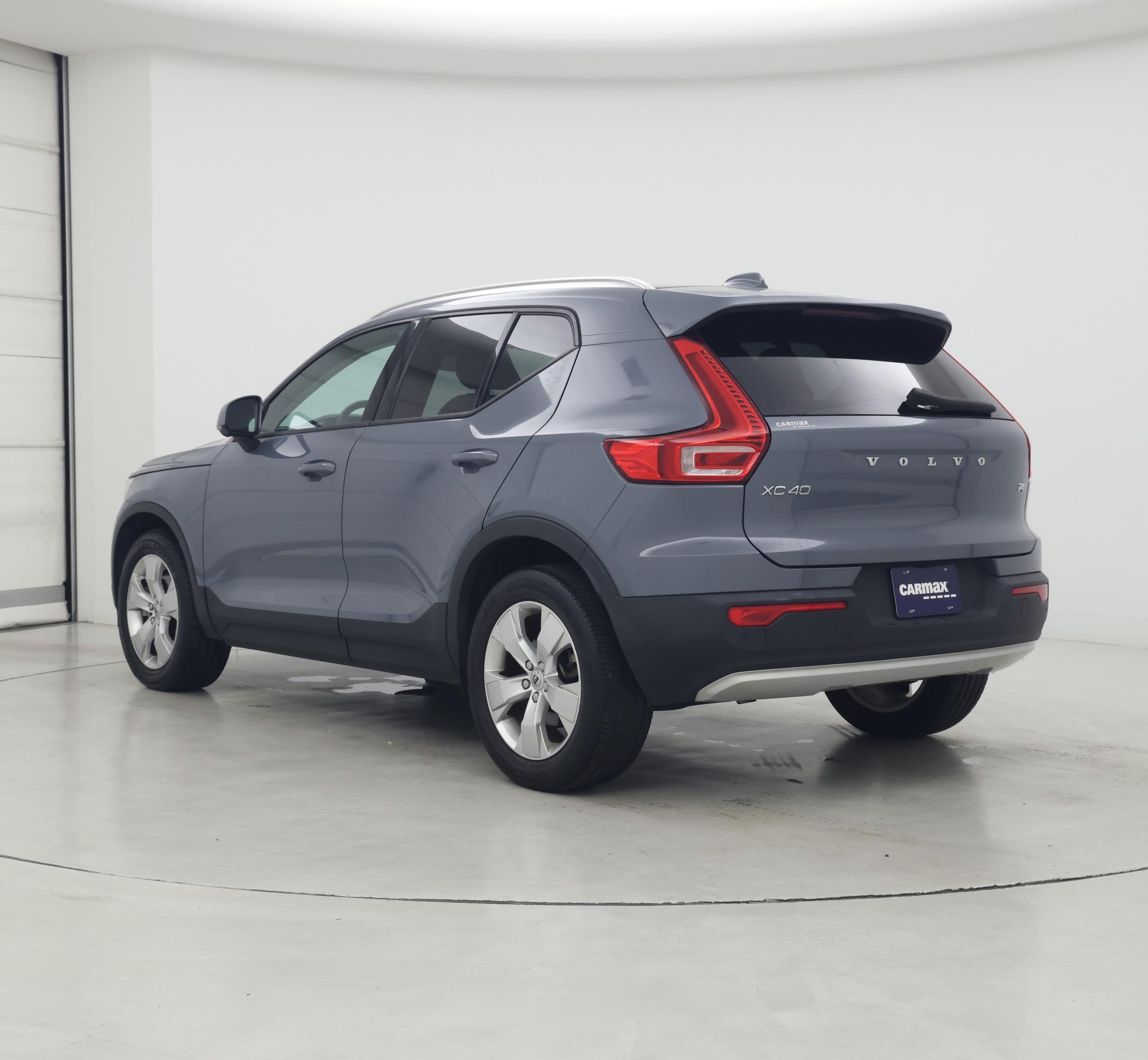 Thumbnail: 2022 Volvo XC40 - 2