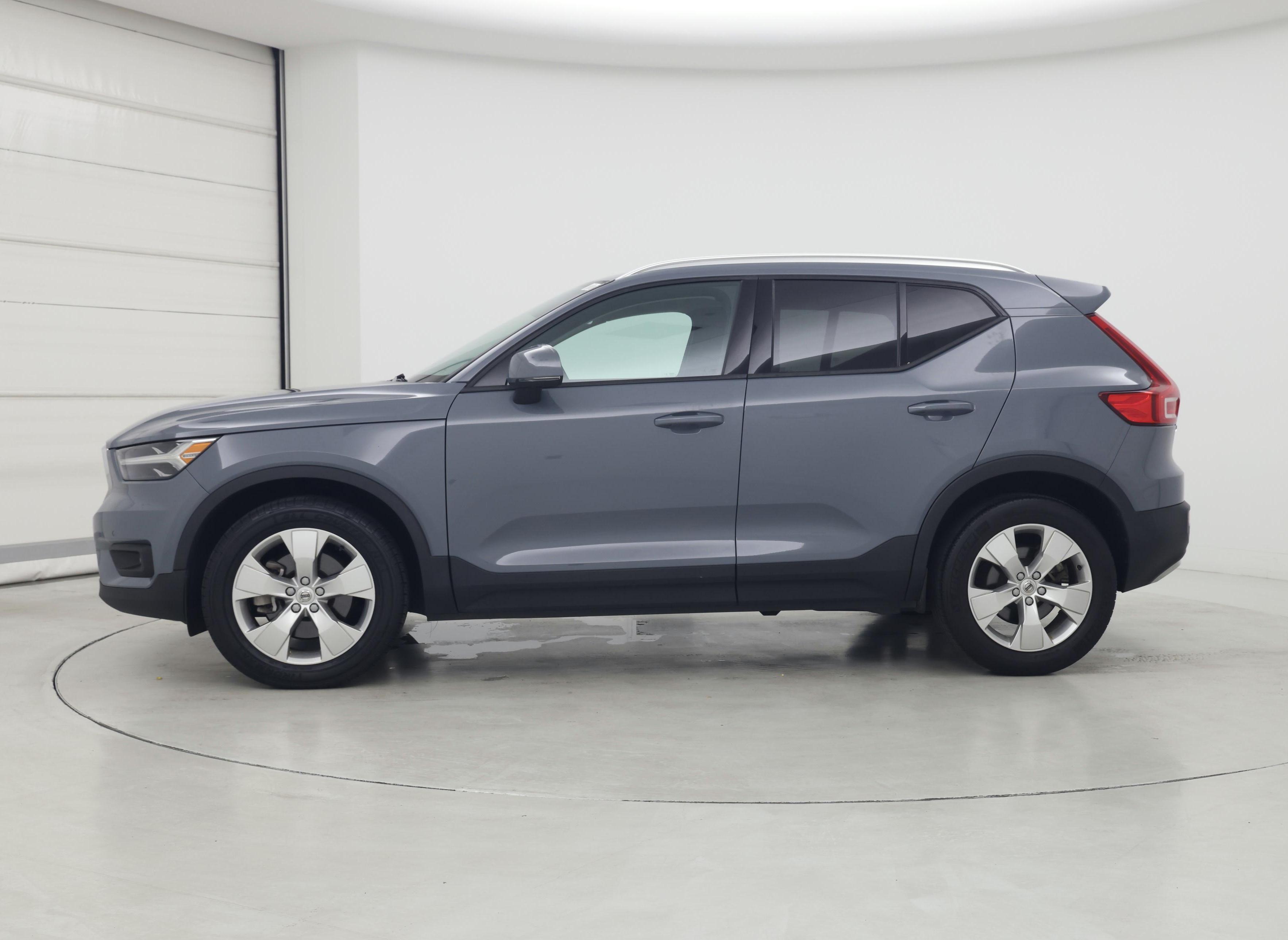 Thumbnail: 2022 Volvo XC40 - 3