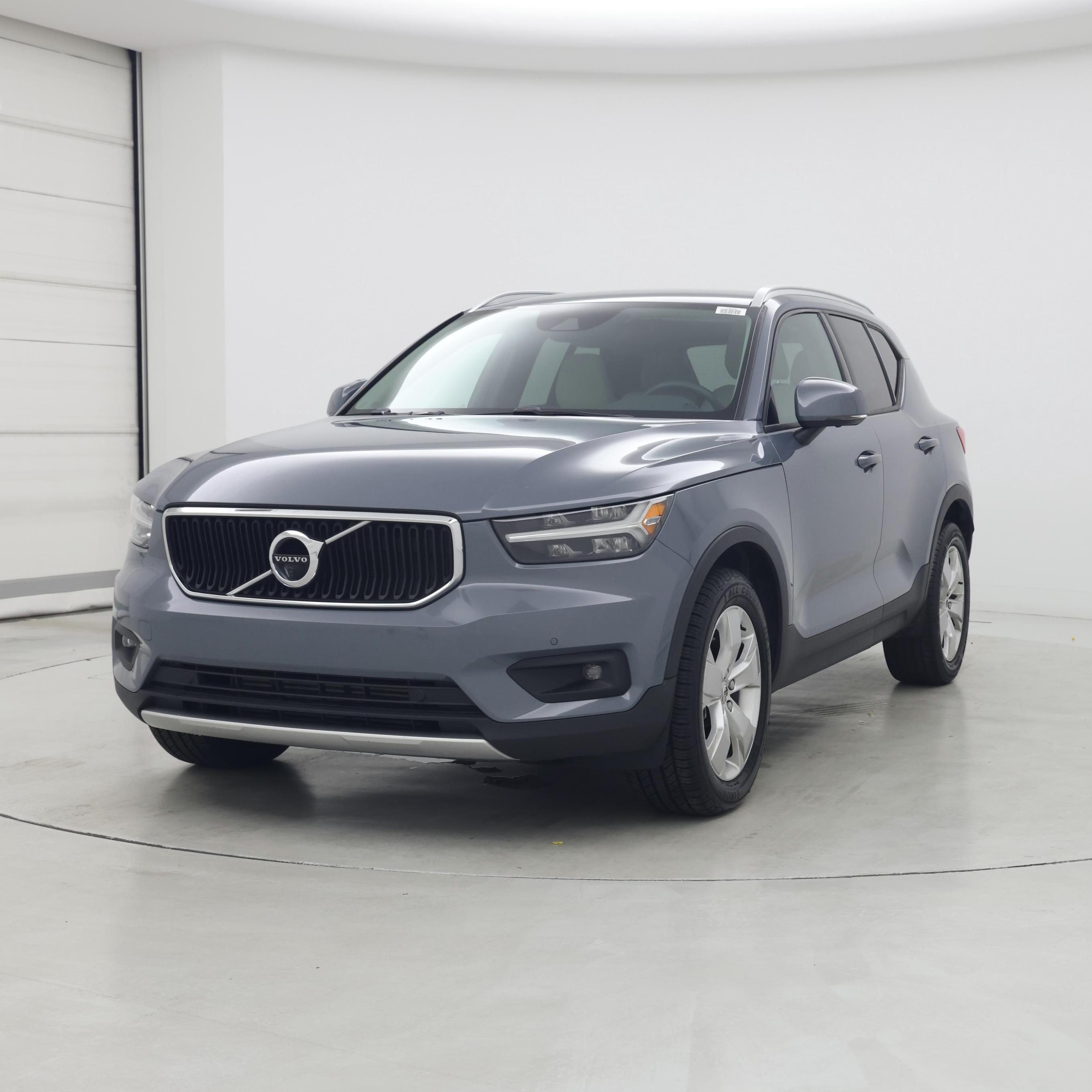 Thumbnail: 2022 Volvo XC40 - 4
