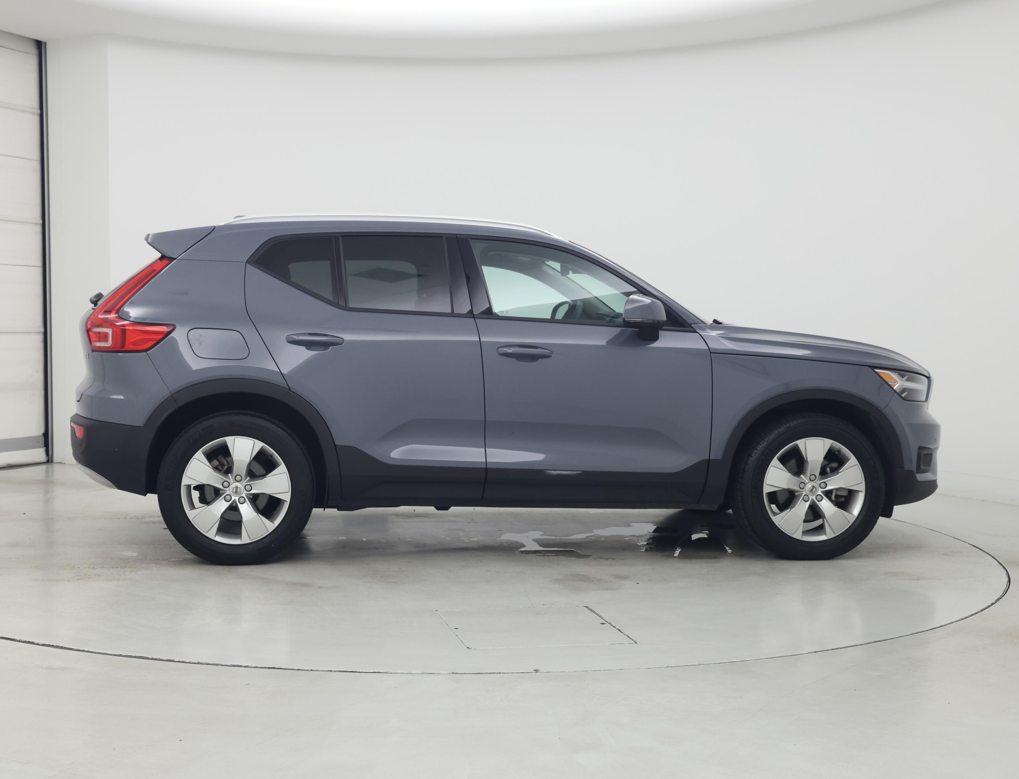 Thumbnail: 2022 Volvo XC40 - 7