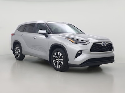 Silver 2023 Toyota Highlander Hybrid XLE