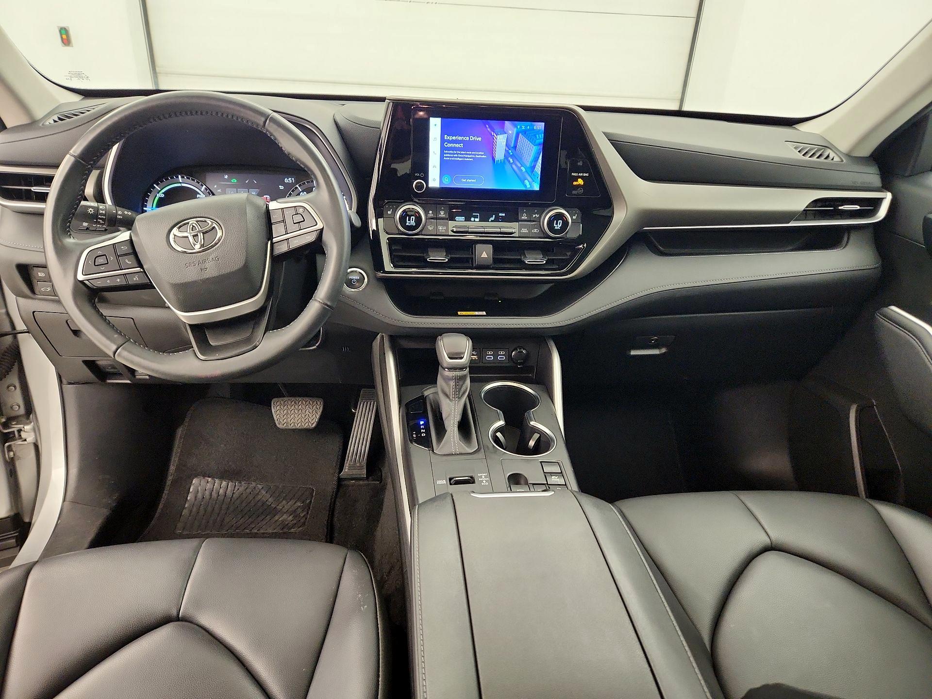 Thumbnail: 2023 Toyota Highlander - 9