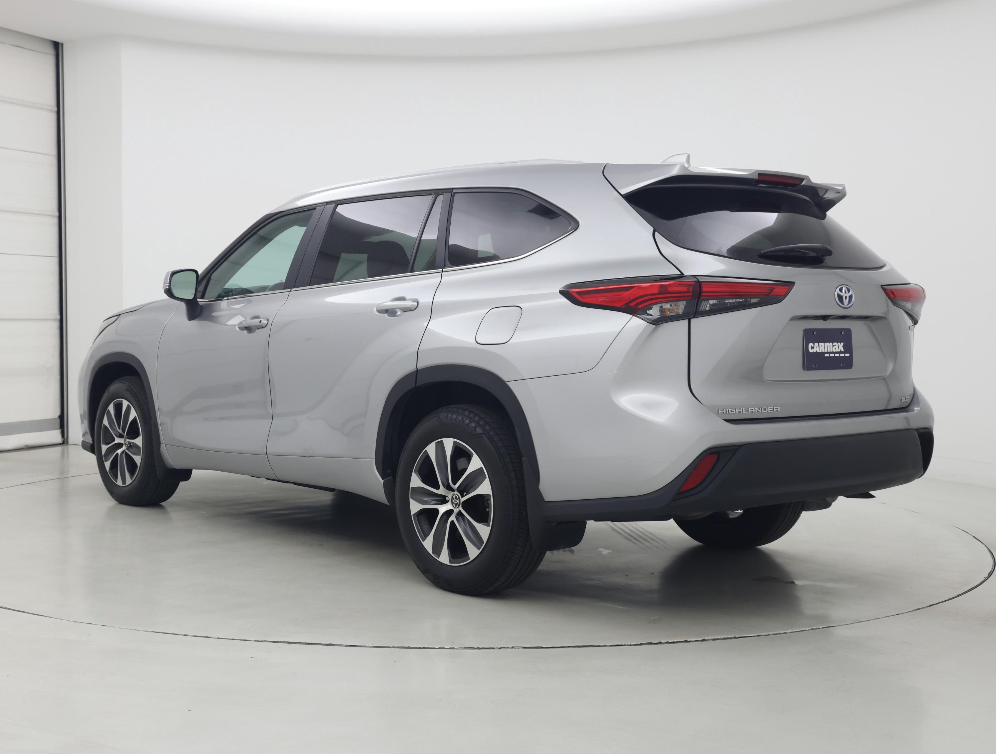 Thumbnail: 2023 Toyota Highlander - 2