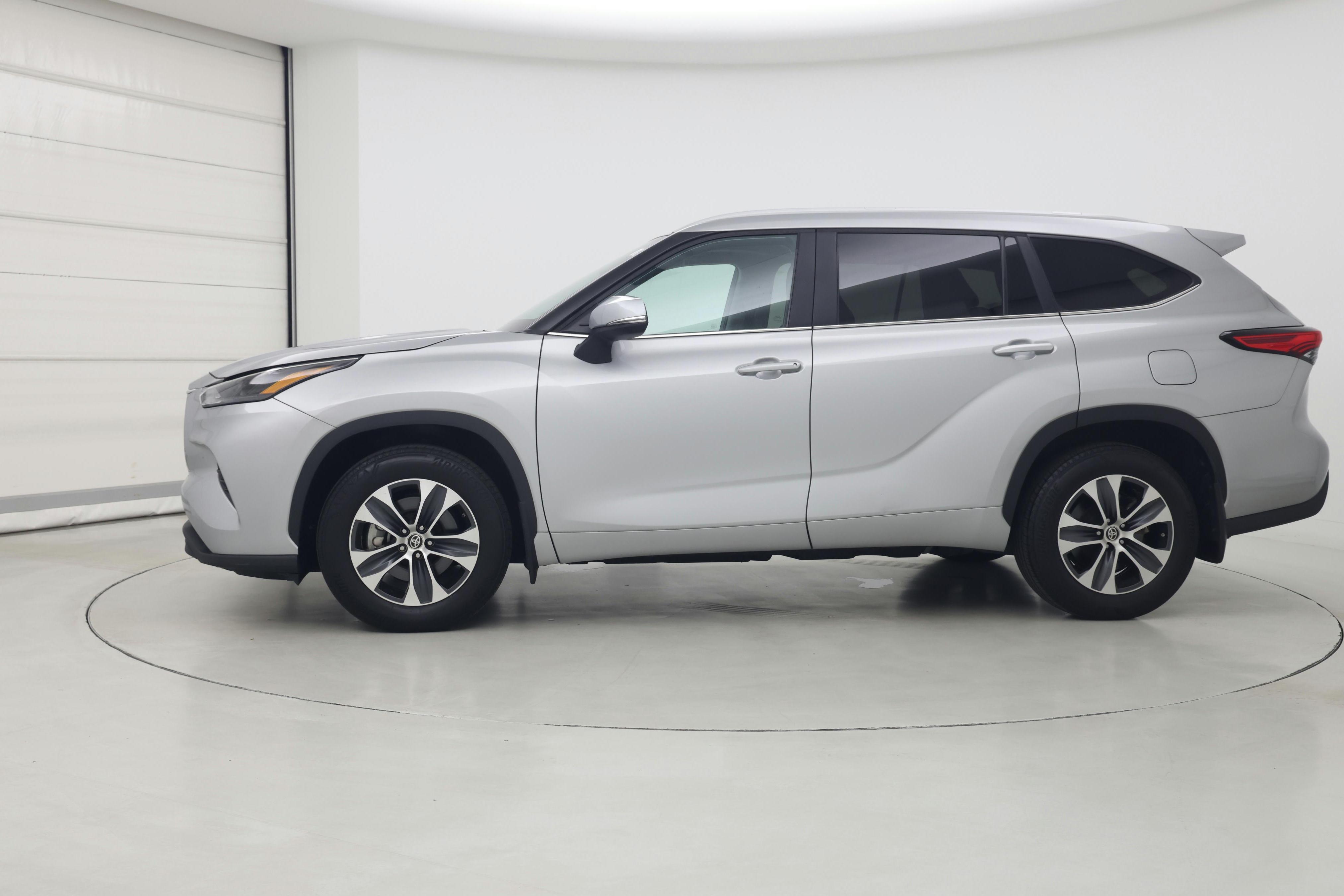 Thumbnail: 2023 Toyota Highlander - 3