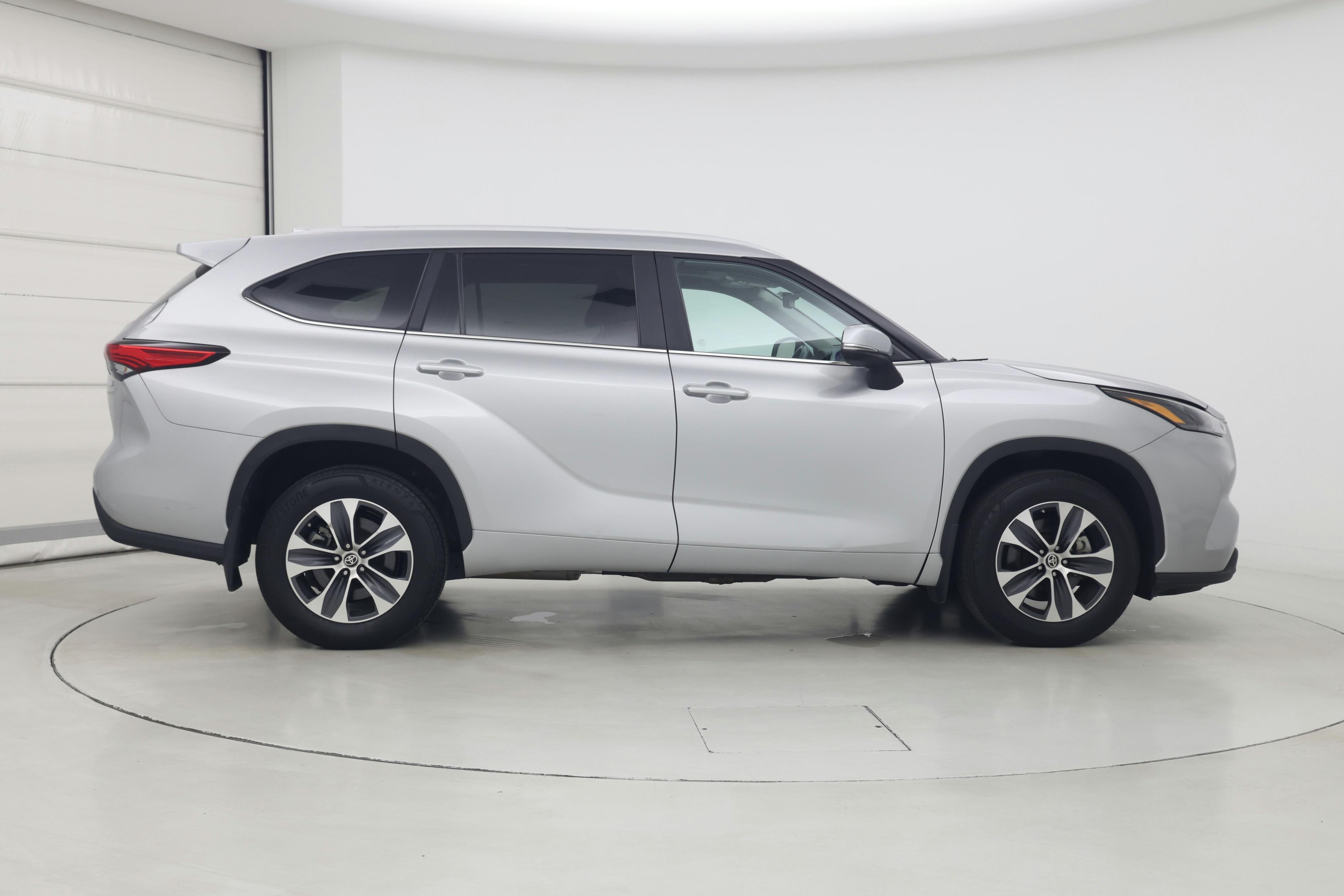 Thumbnail: 2023 Toyota Highlander - 7