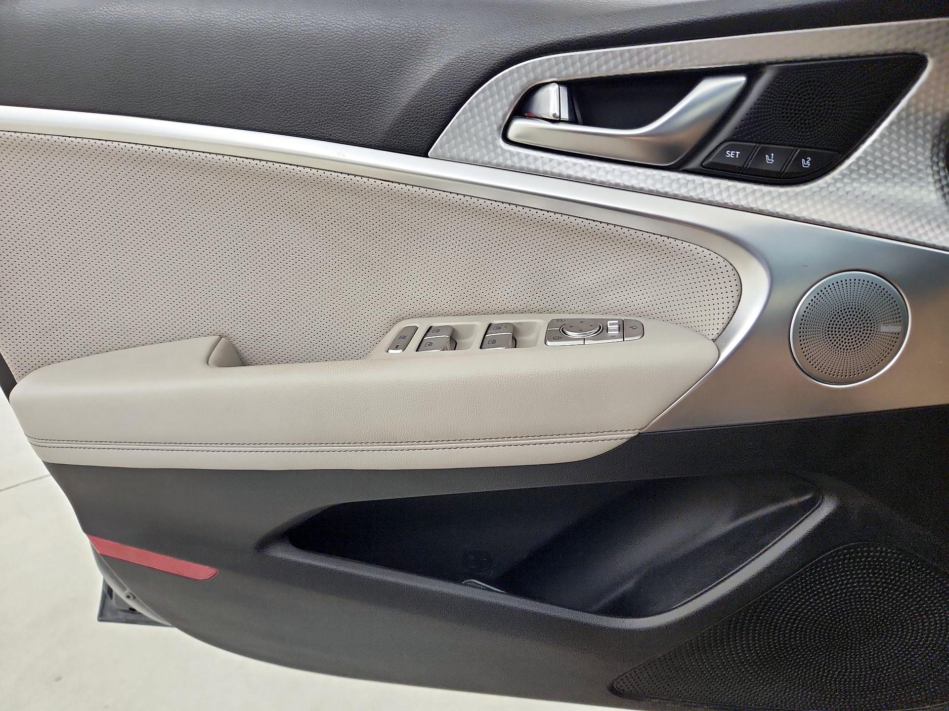 Thumbnail: 2023 Genesis G70 - 12