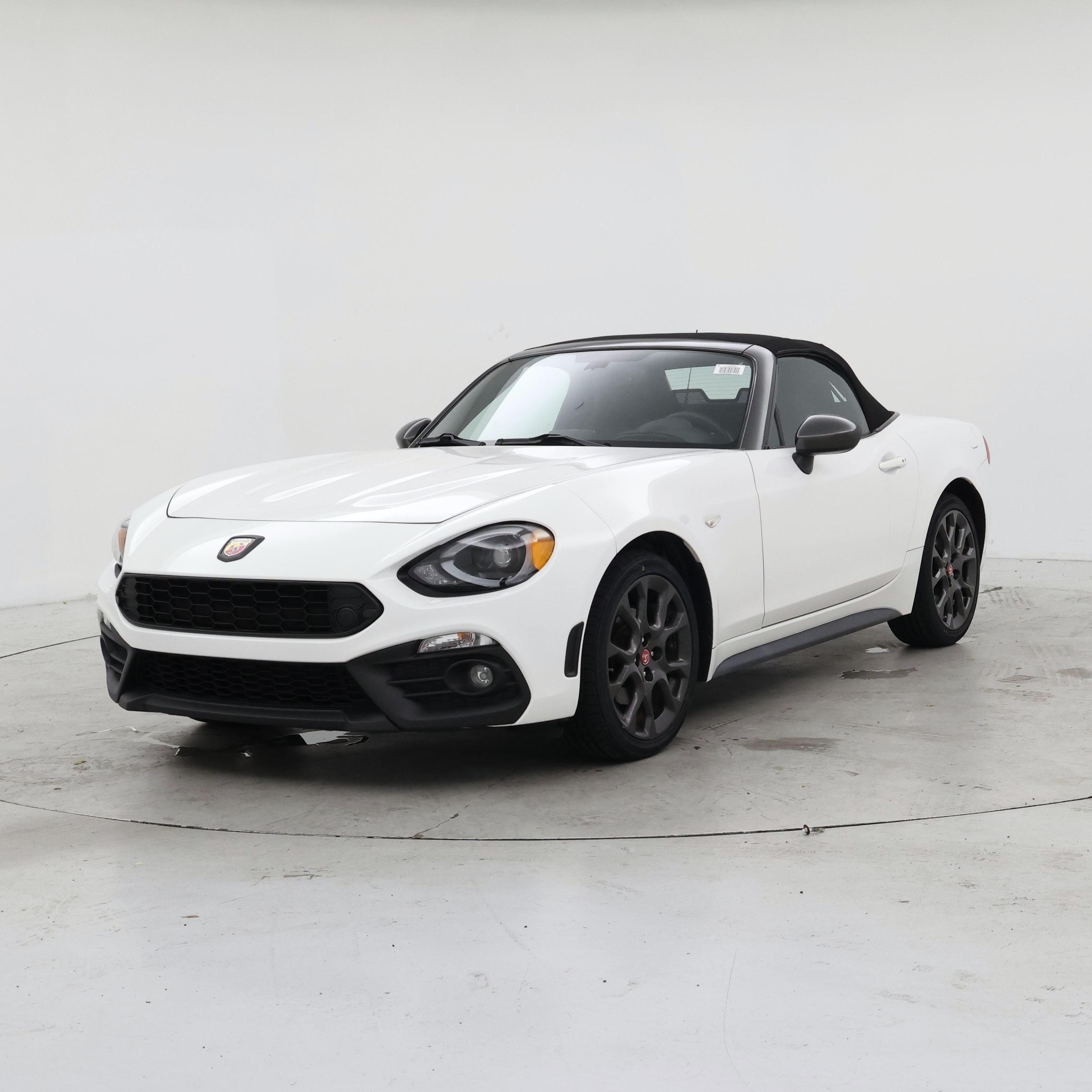Thumbnail: 2017 Fiat 124 Spider - 4