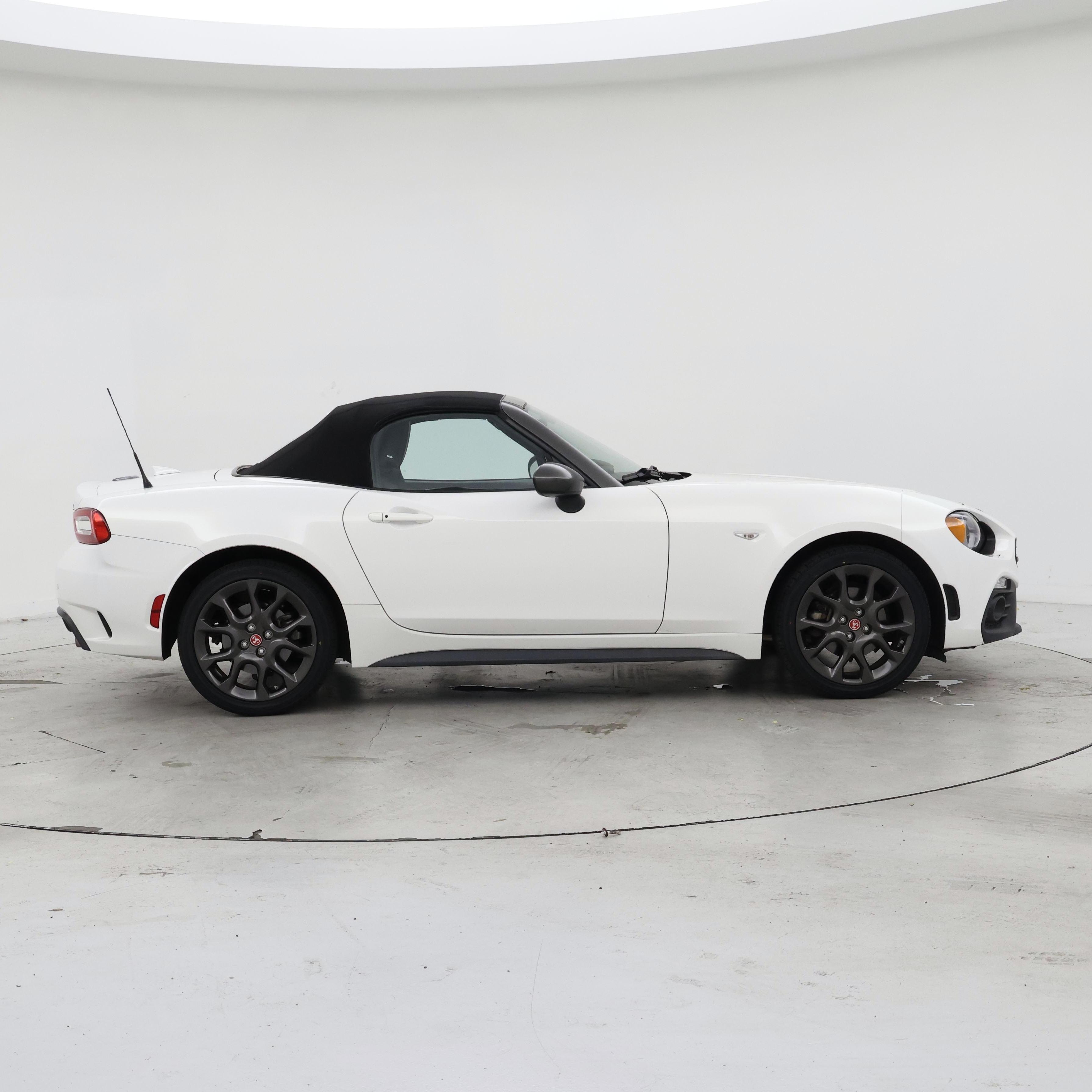Thumbnail: 2017 Fiat 124 Spider - 7