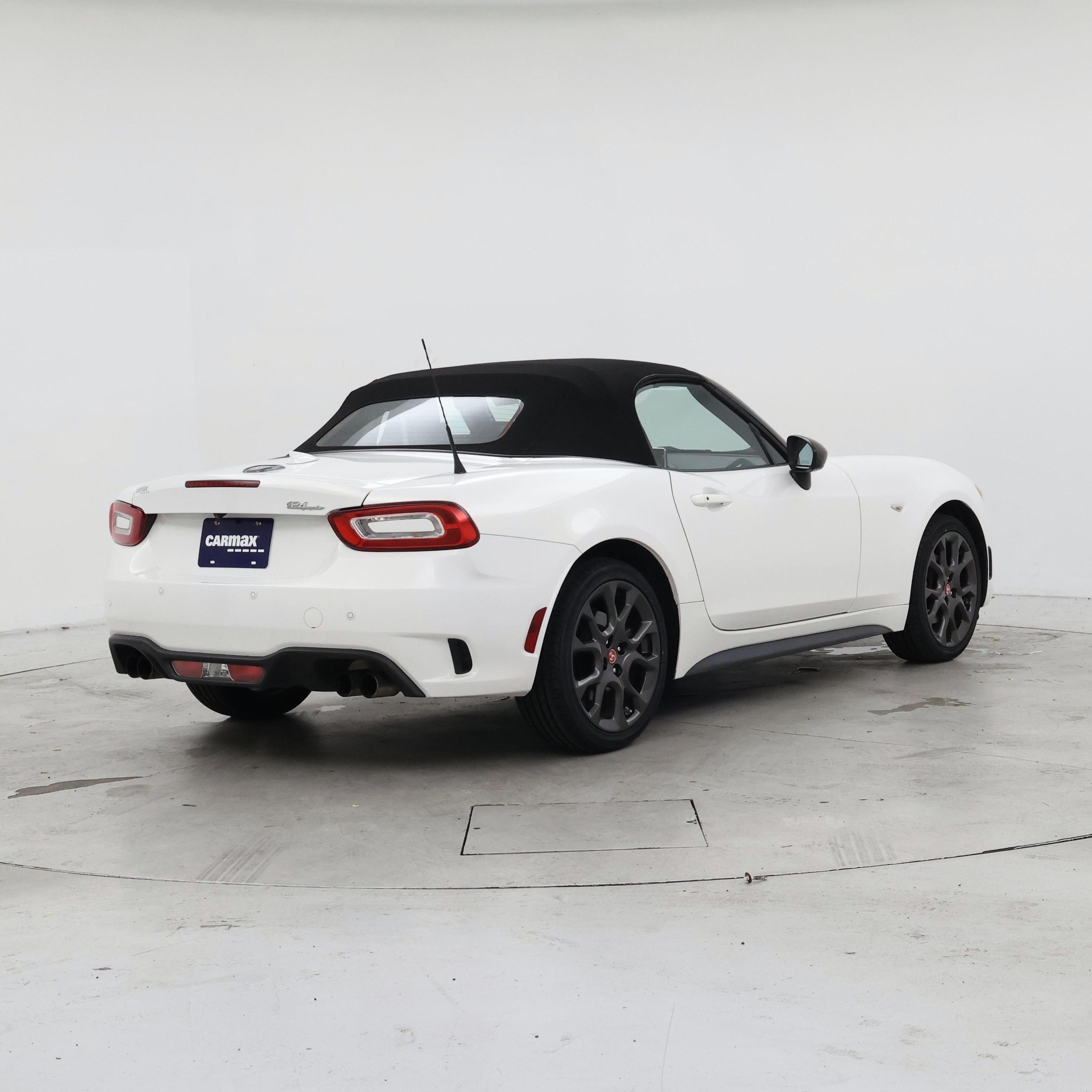 Thumbnail: 2017 Fiat 124 Spider - 8