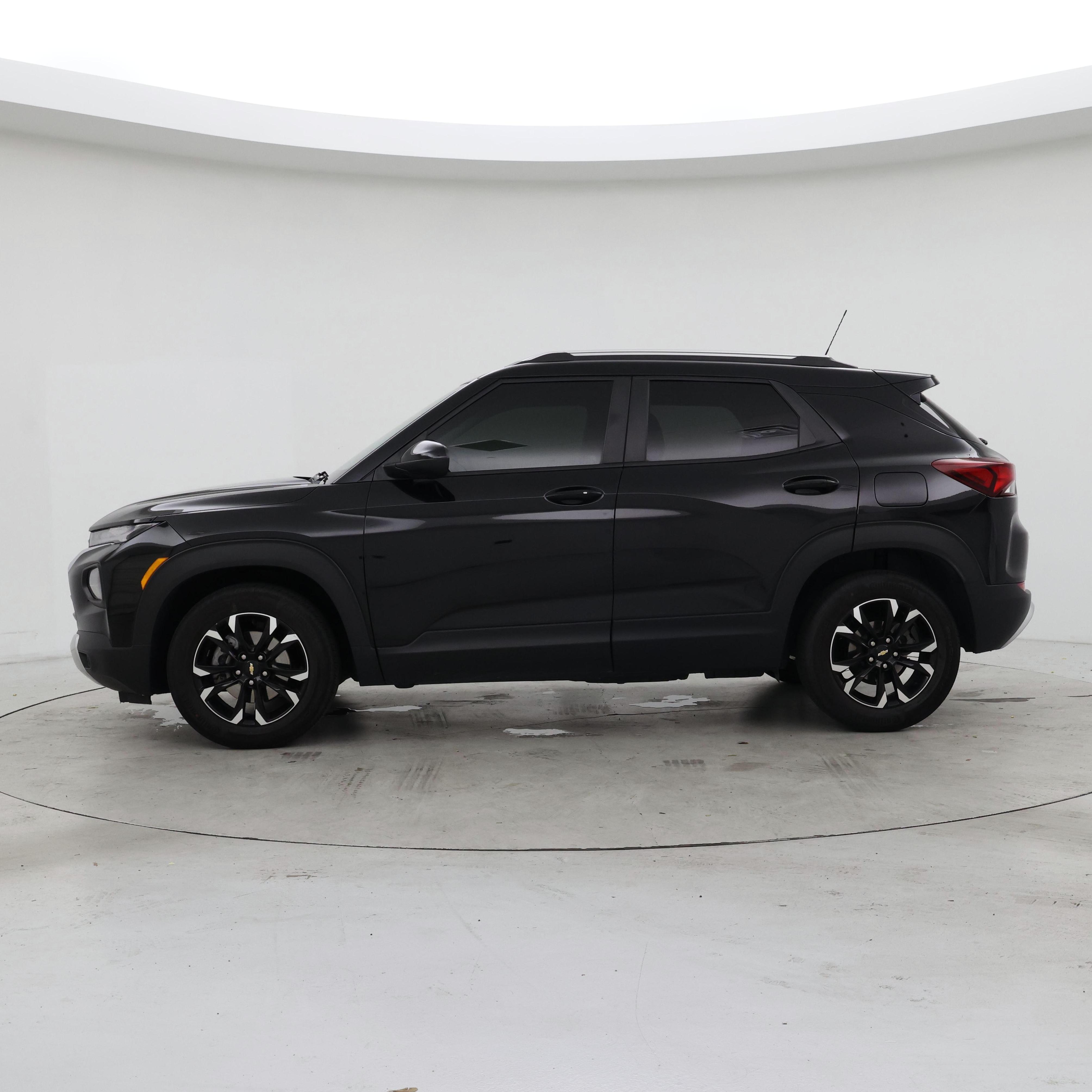 Thumbnail: 2023 Chevrolet TrailBlazer - 3