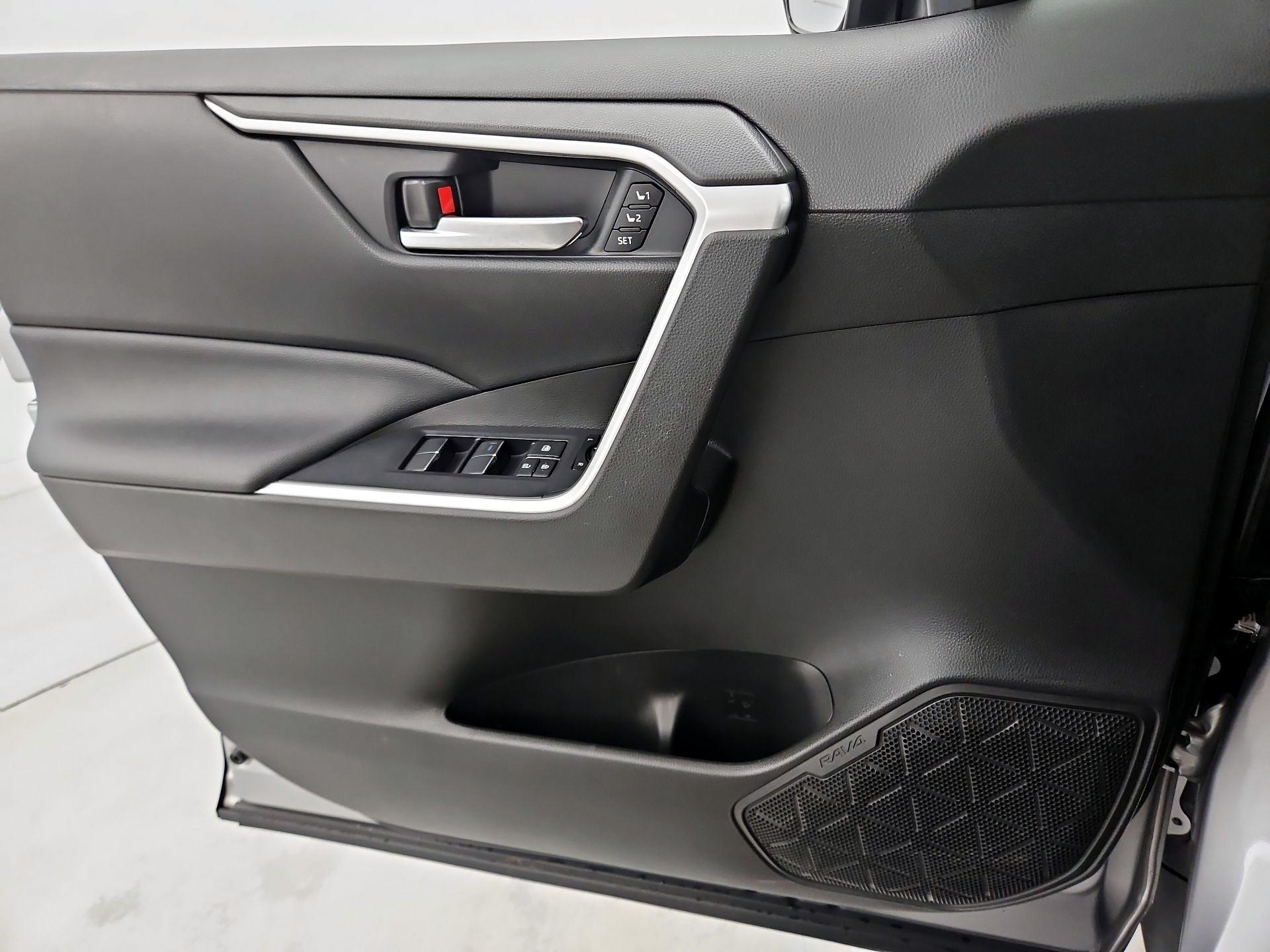 Thumbnail: 2021 Toyota RAV4 - 12