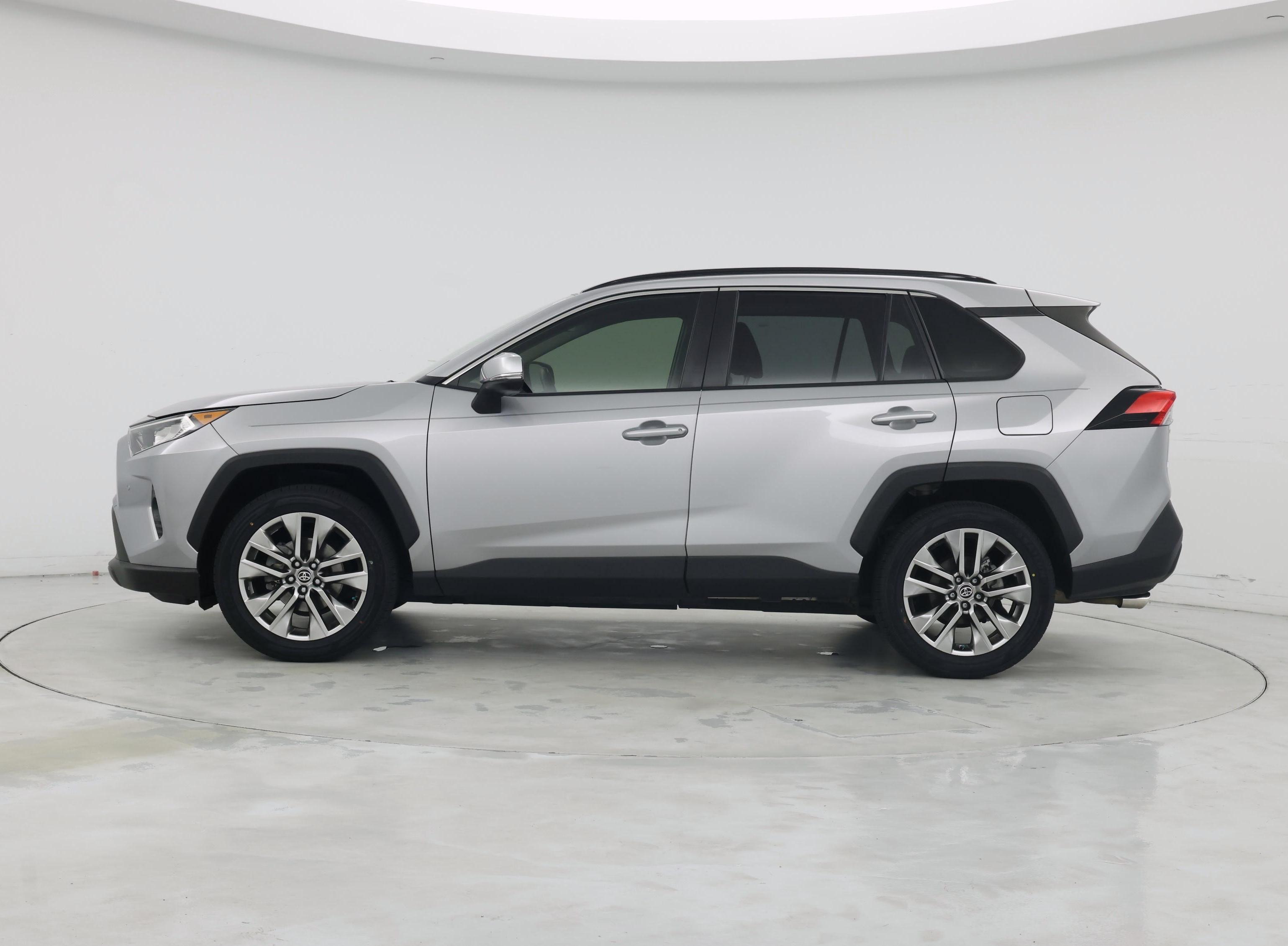 Thumbnail: 2021 Toyota RAV4 - 3