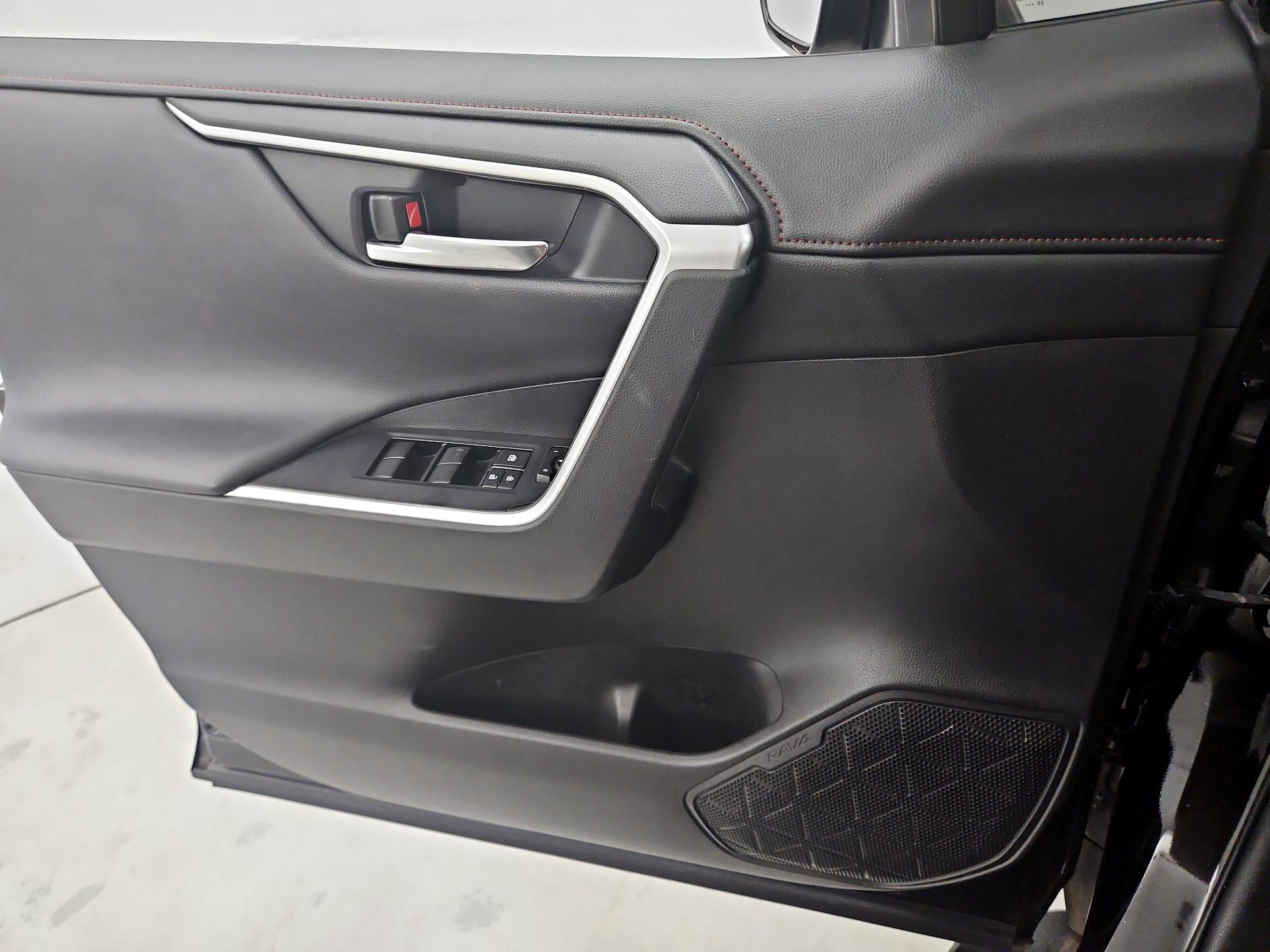 Thumbnail: 2021 Toyota RAV4 - 12