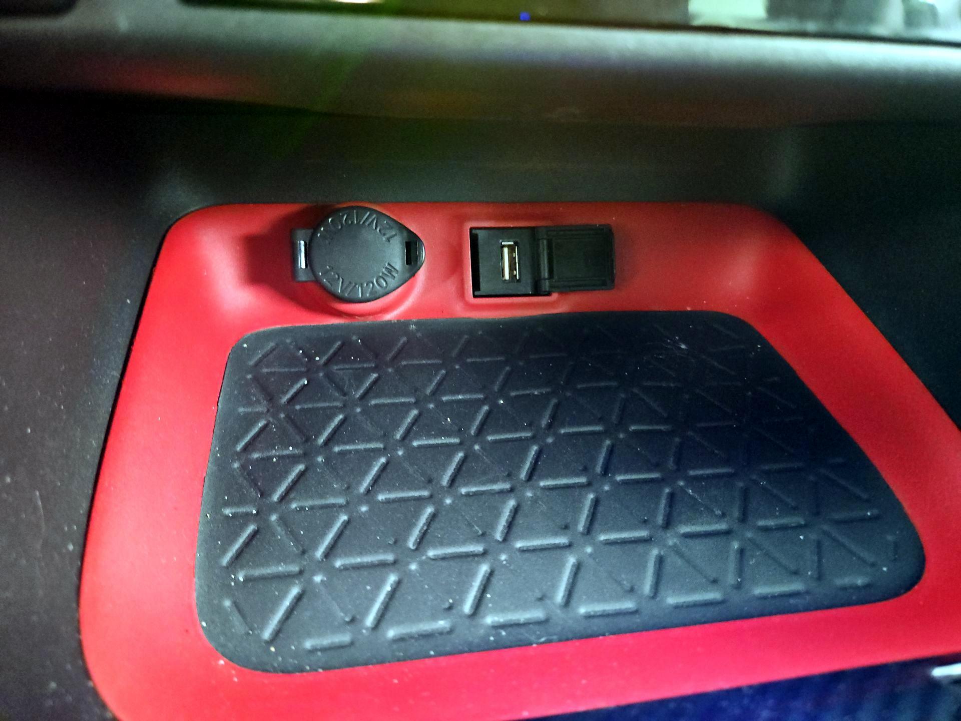Thumbnail: 2021 Toyota RAV4 - 18