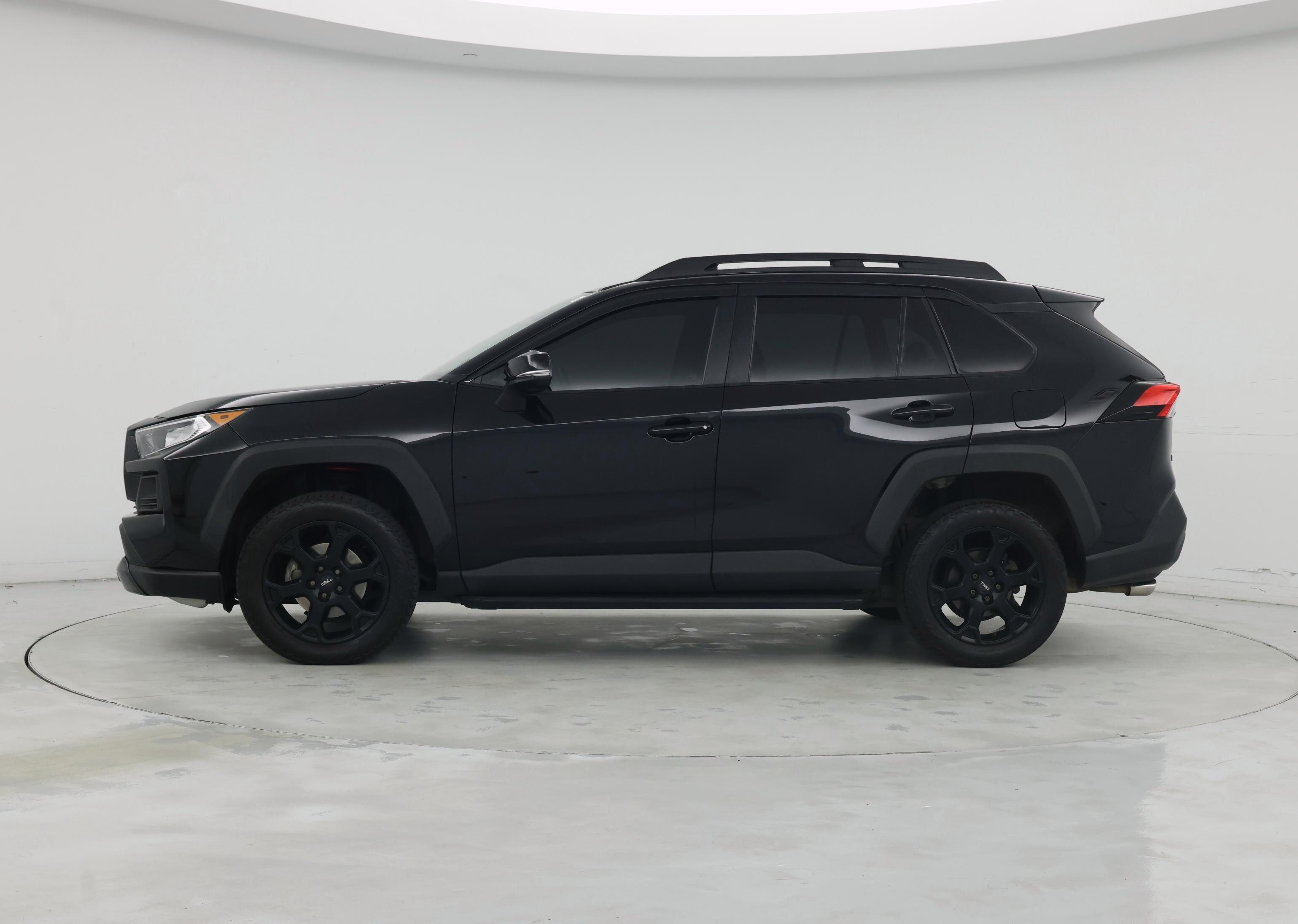 Thumbnail: 2021 Toyota RAV4 - 3