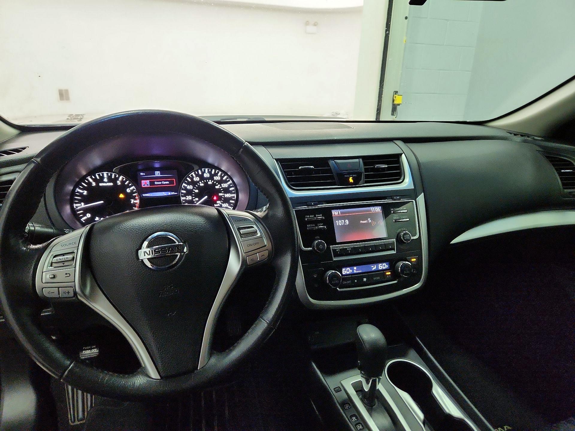 Thumbnail: 2017 Nissan Altima - 9