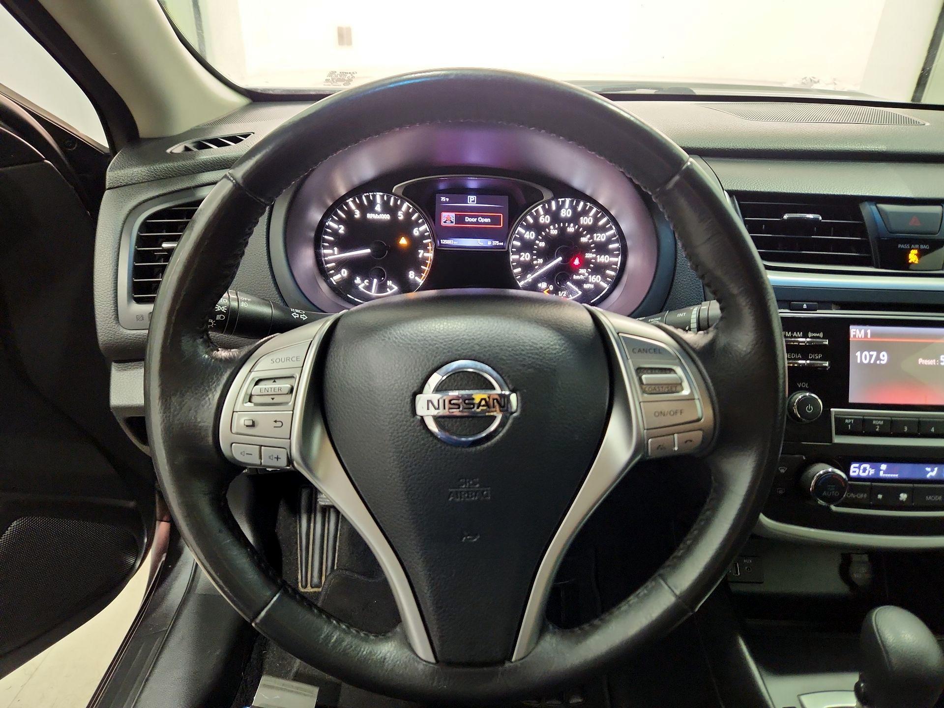Thumbnail: 2017 Nissan Altima - 10
