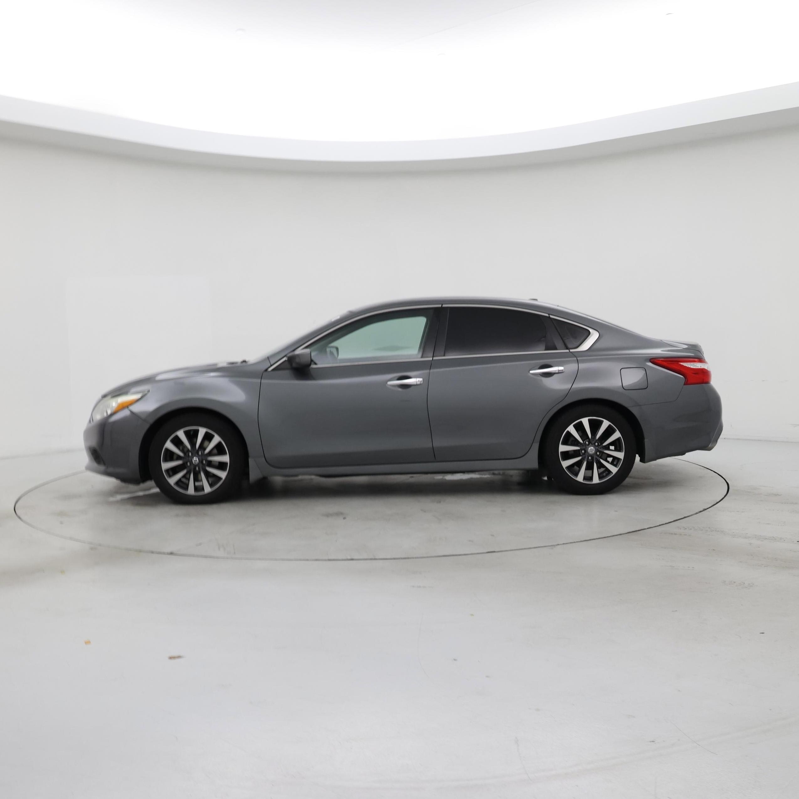 Thumbnail: 2017 Nissan Altima - 3