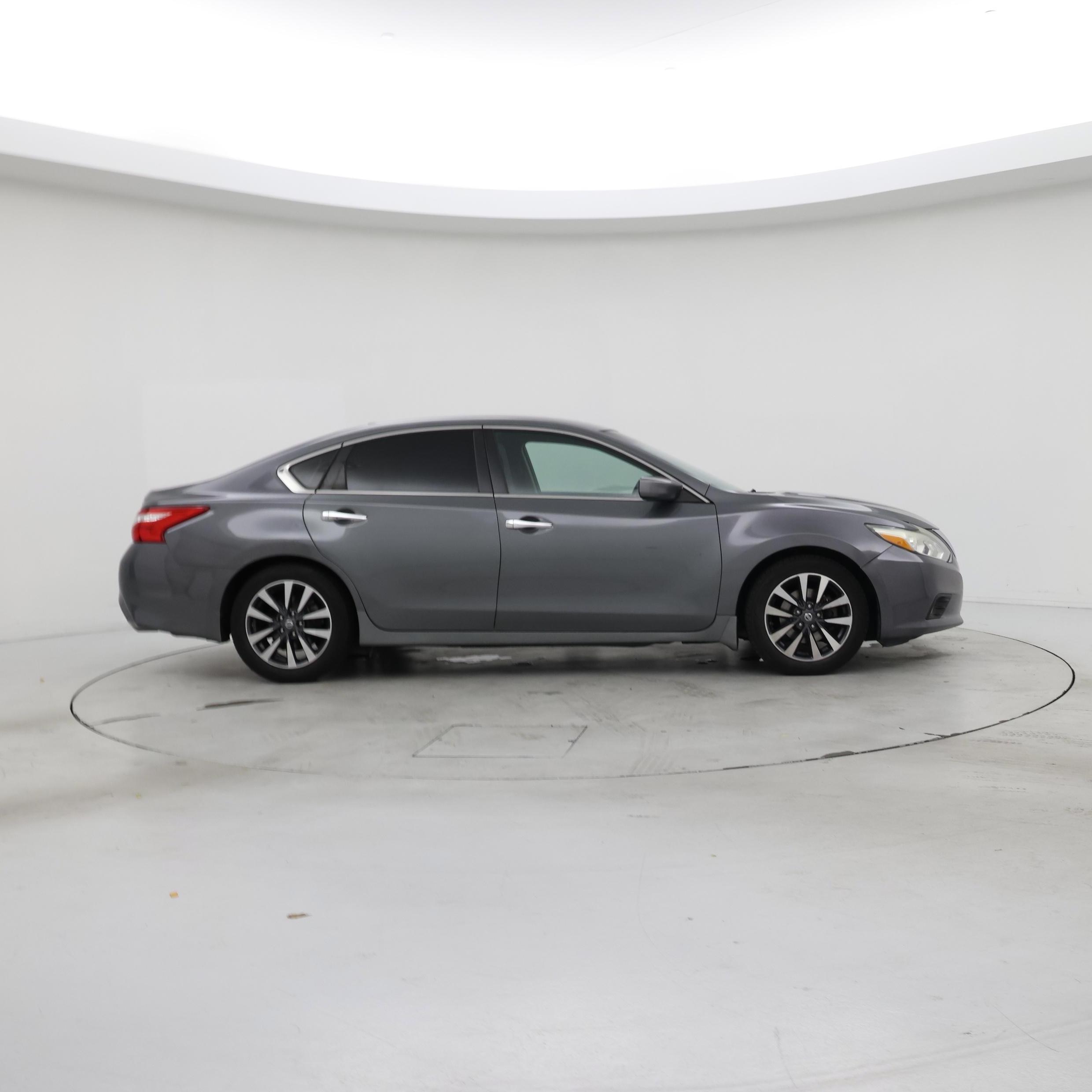 Thumbnail: 2017 Nissan Altima - 7