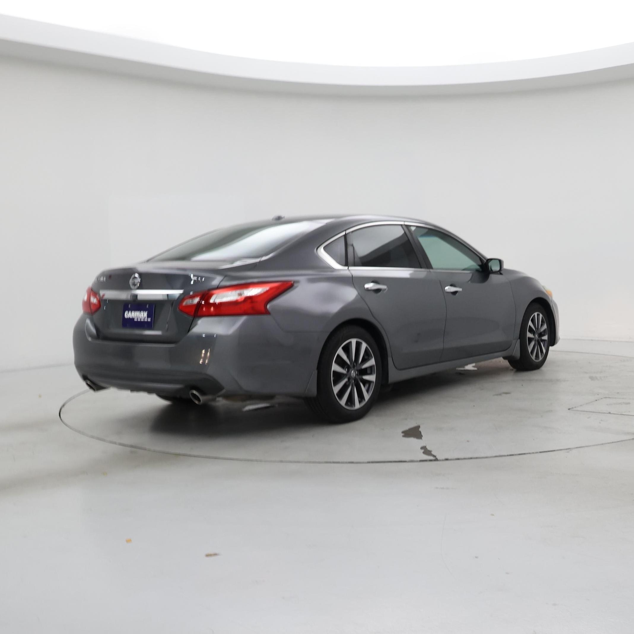 Thumbnail: 2017 Nissan Altima - 8