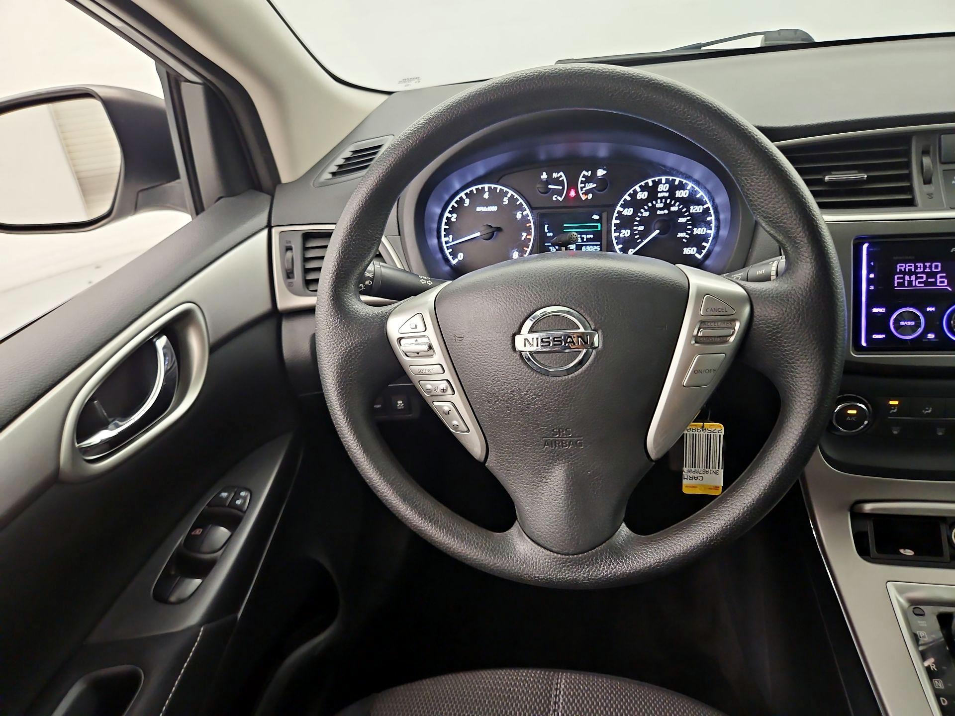 Thumbnail: 2015 Nissan Sentra - 10
