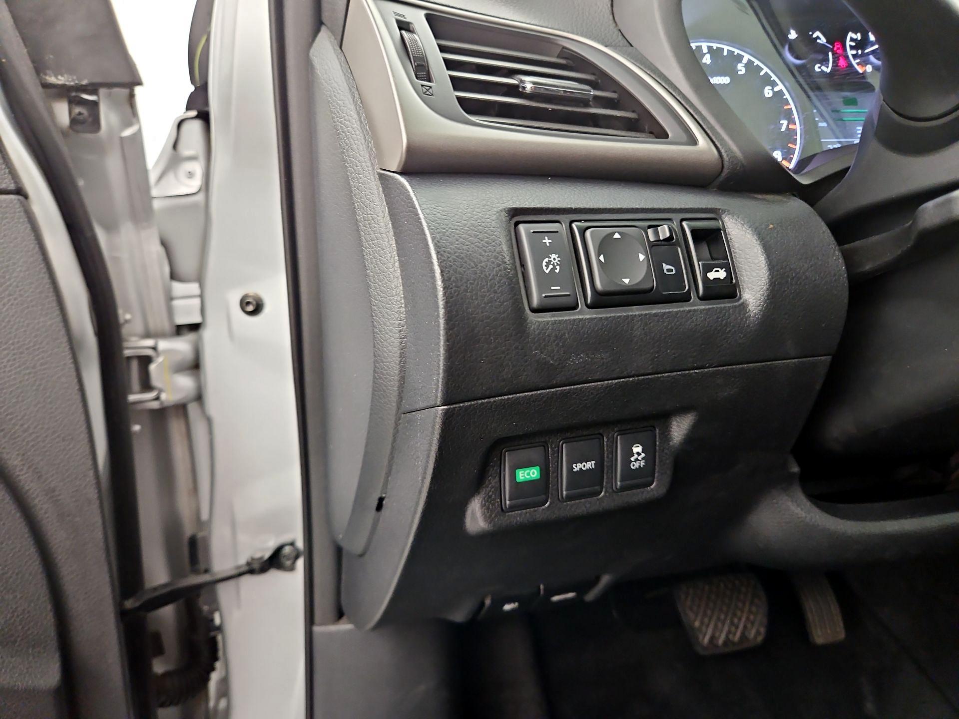 Thumbnail: 2015 Nissan Sentra - 13