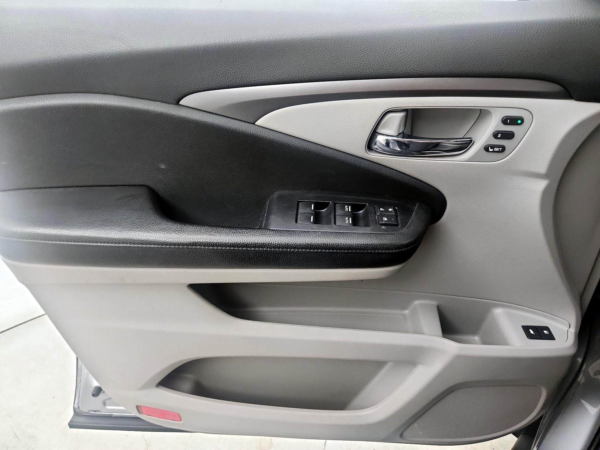 Thumbnail: 2019 Honda Pilot - 12