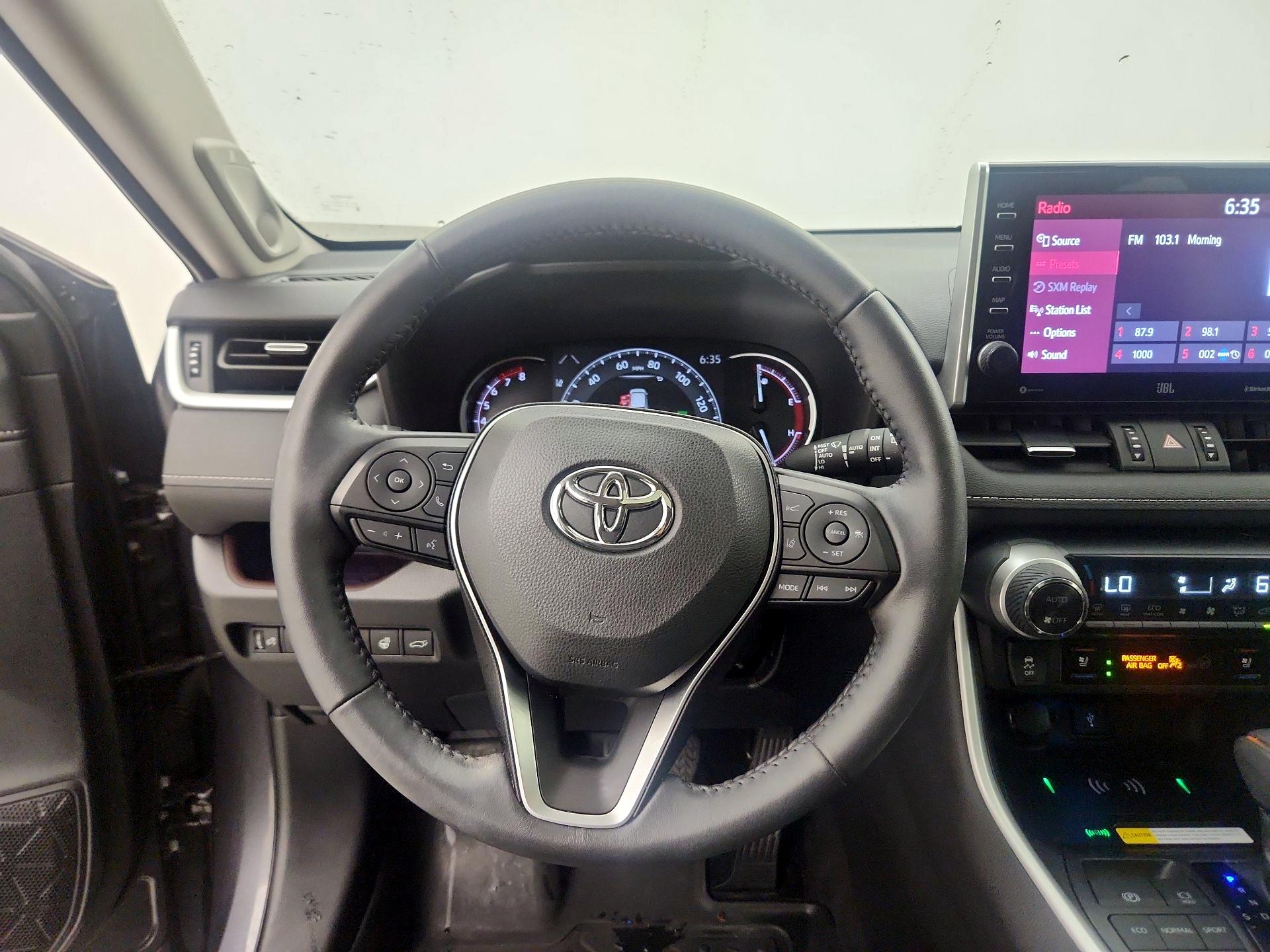Thumbnail: 2022 Toyota RAV4 - 10
