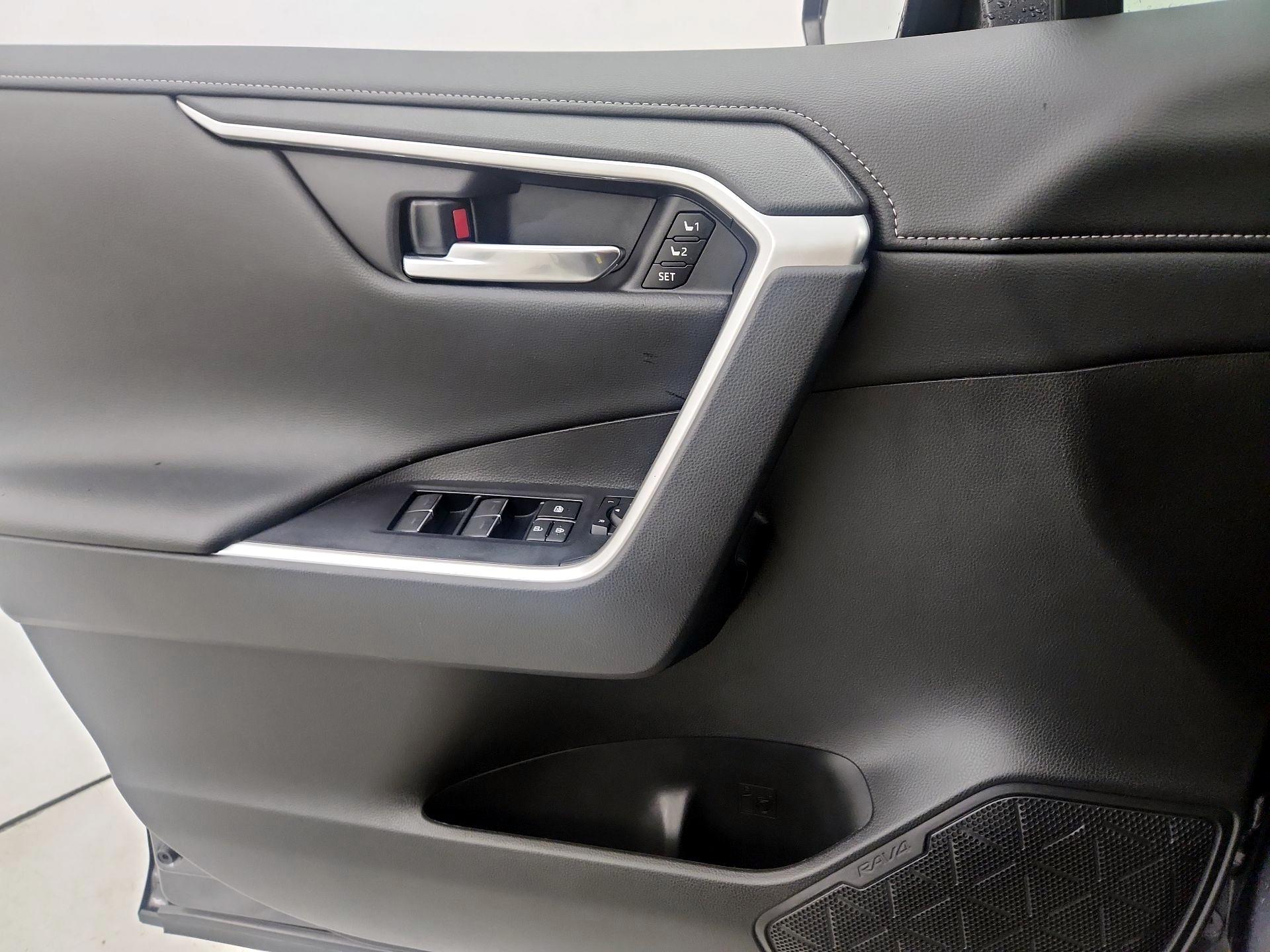 Thumbnail: 2022 Toyota RAV4 - 12
