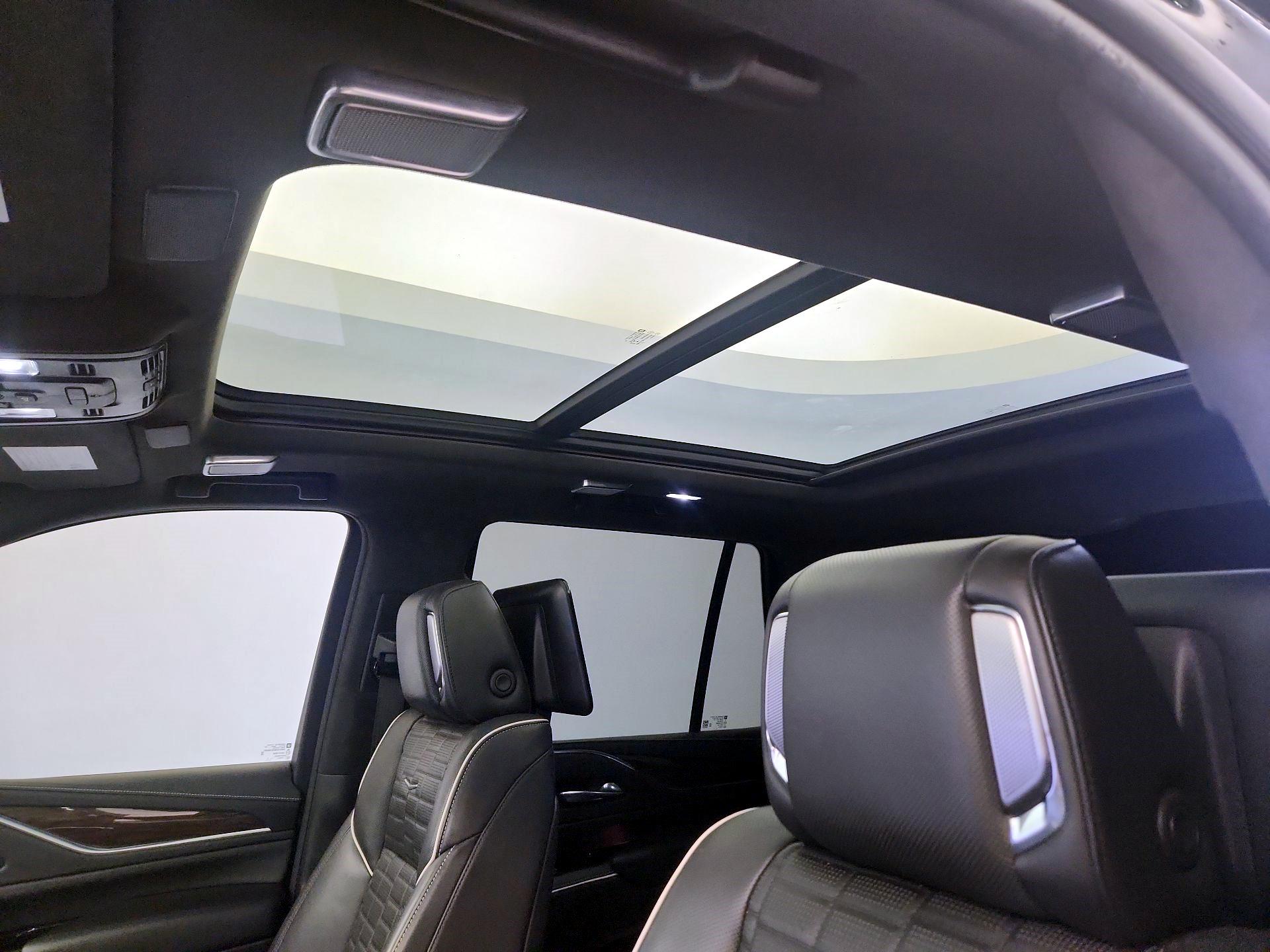 Thumbnail: 2022 Cadillac Escalade - 18