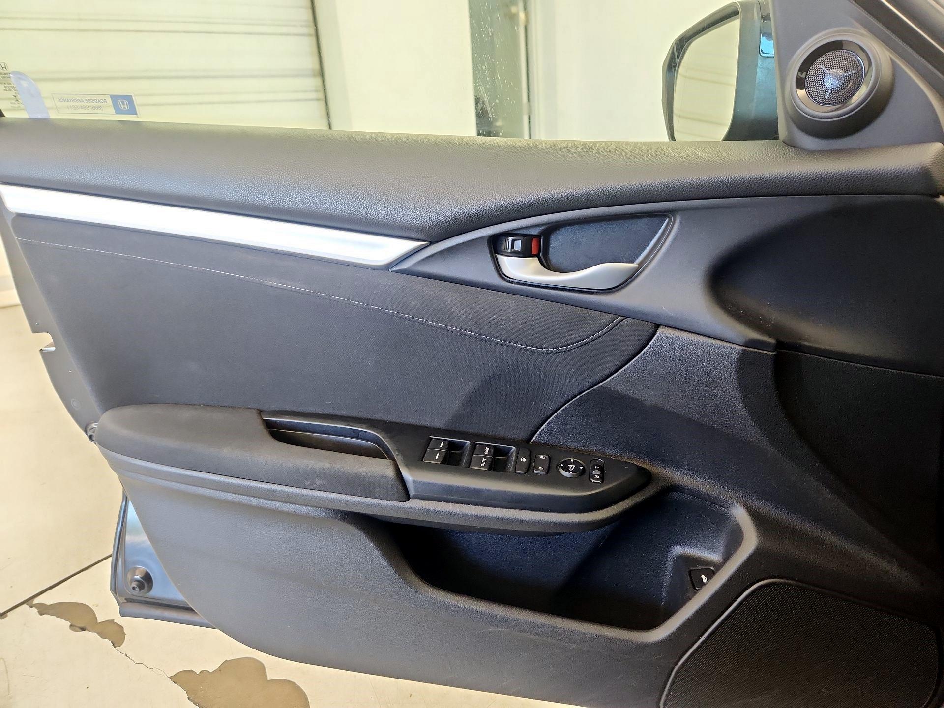 Thumbnail: 2016 Honda Civic - 10