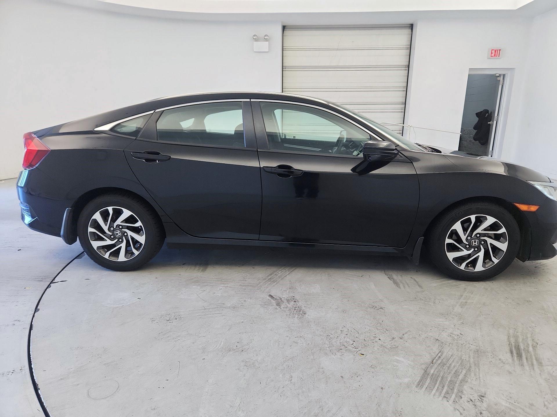 Thumbnail: 2016 Honda Civic - 4
