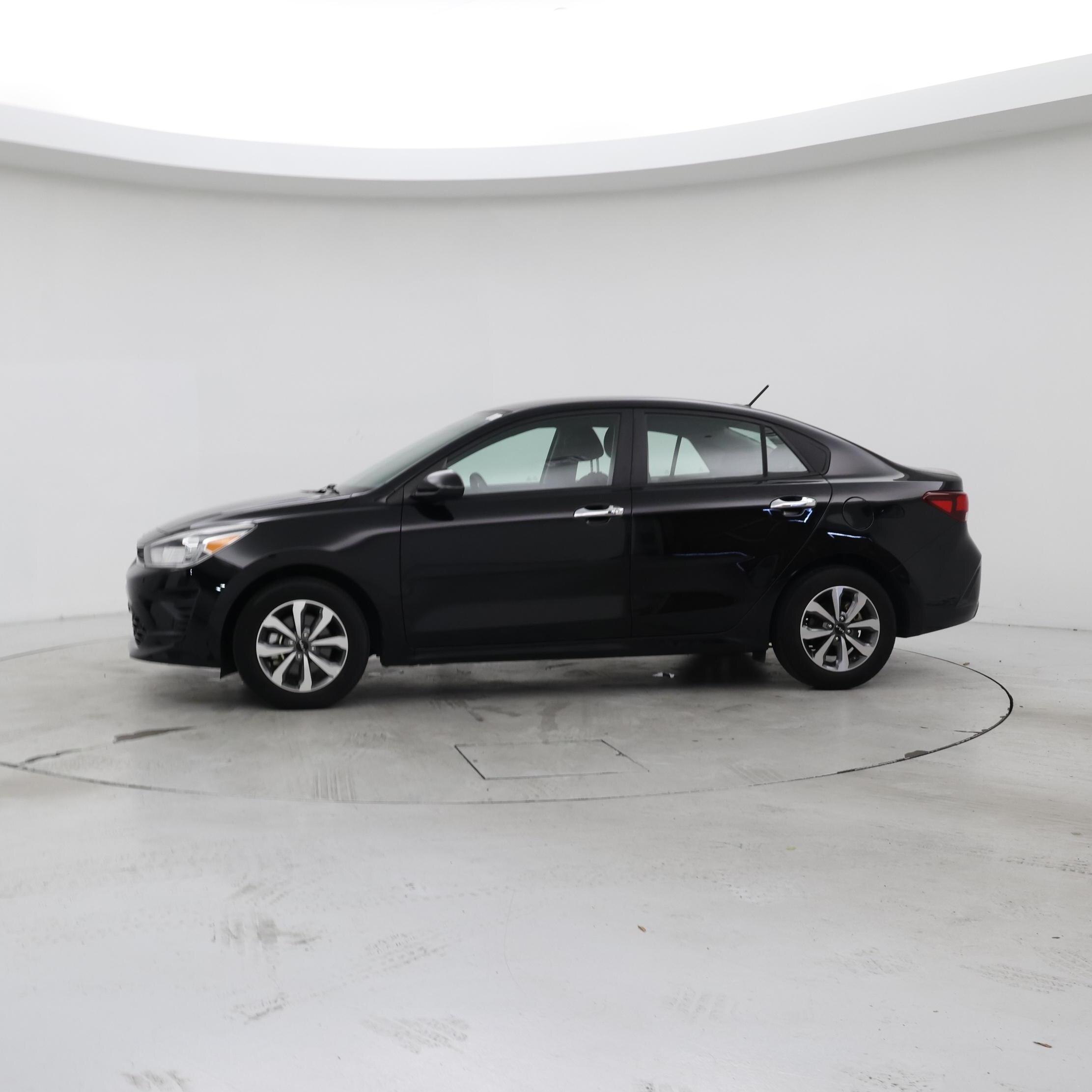 Thumbnail: 2022 Kia Rio - 3