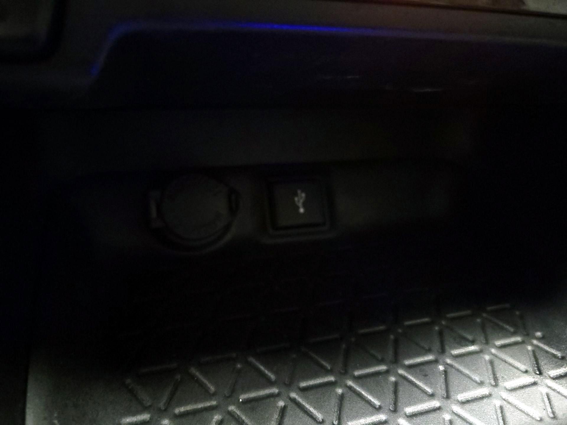 Thumbnail: 2020 Toyota RAV4 - 18