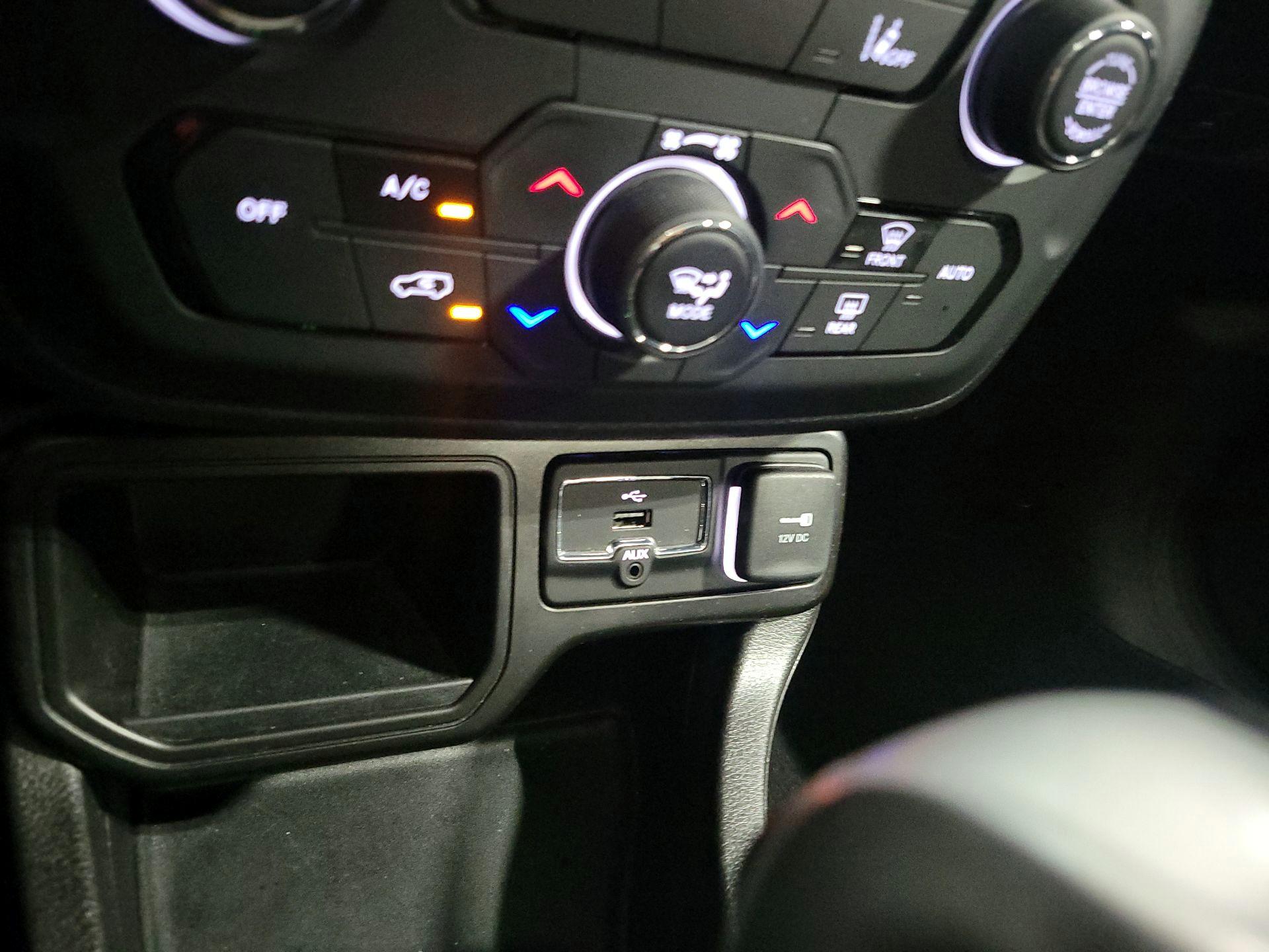 Thumbnail: 2021 Jeep Renegade - 18