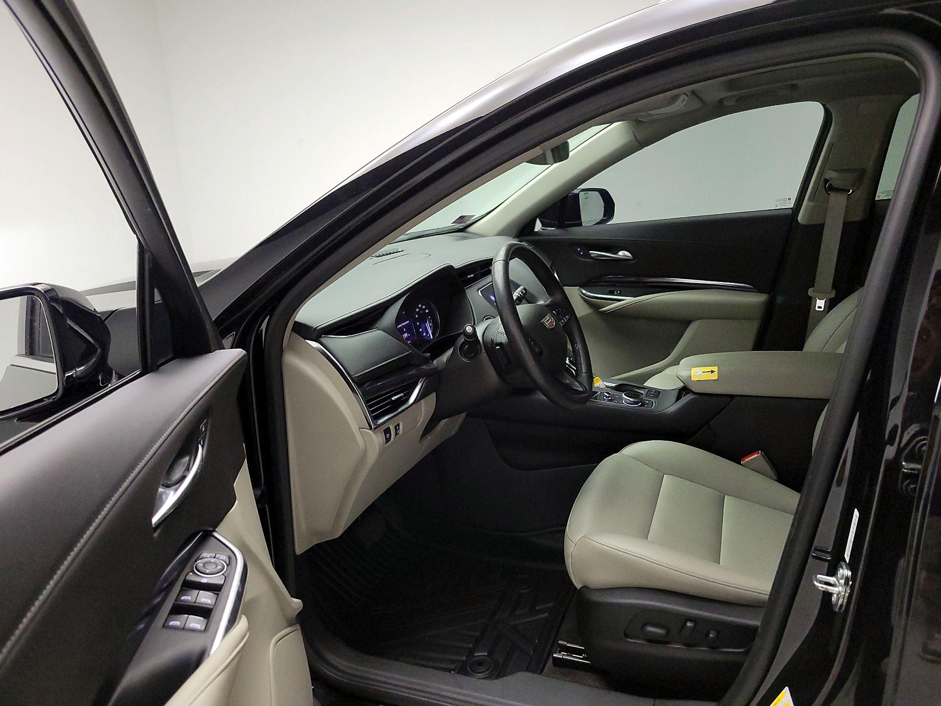 Thumbnail: 2023 Cadillac XT4 - 9