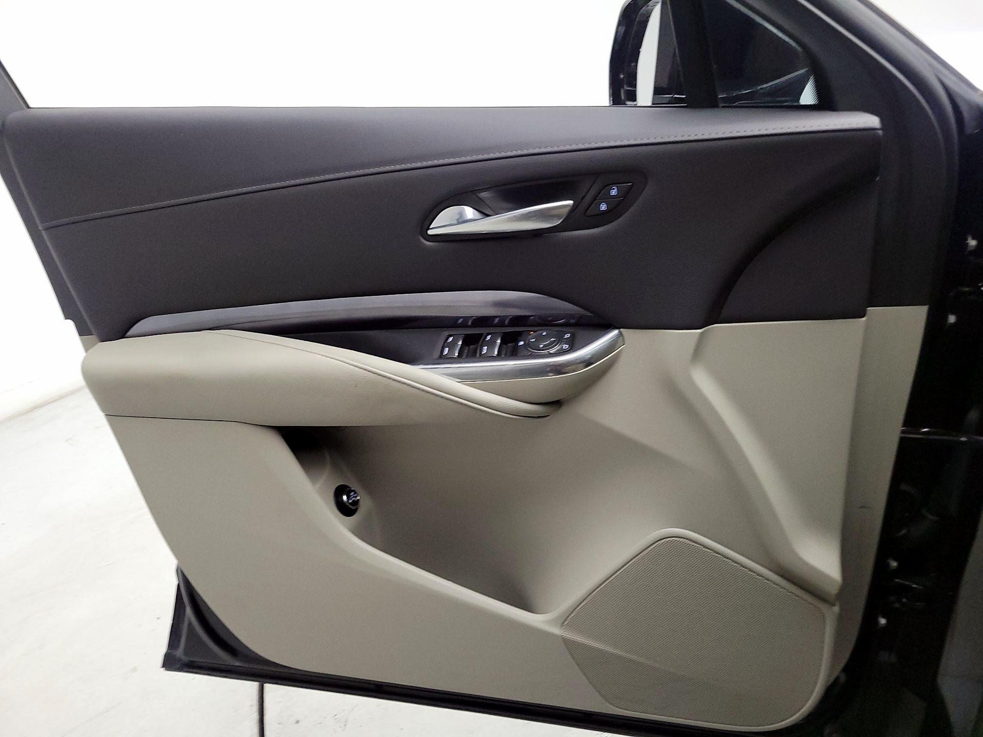Thumbnail: 2023 Cadillac XT4 - 10