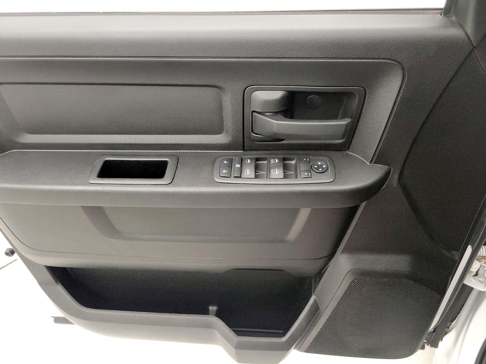 Thumbnail: 2019 RAM 1500 Classic - 12