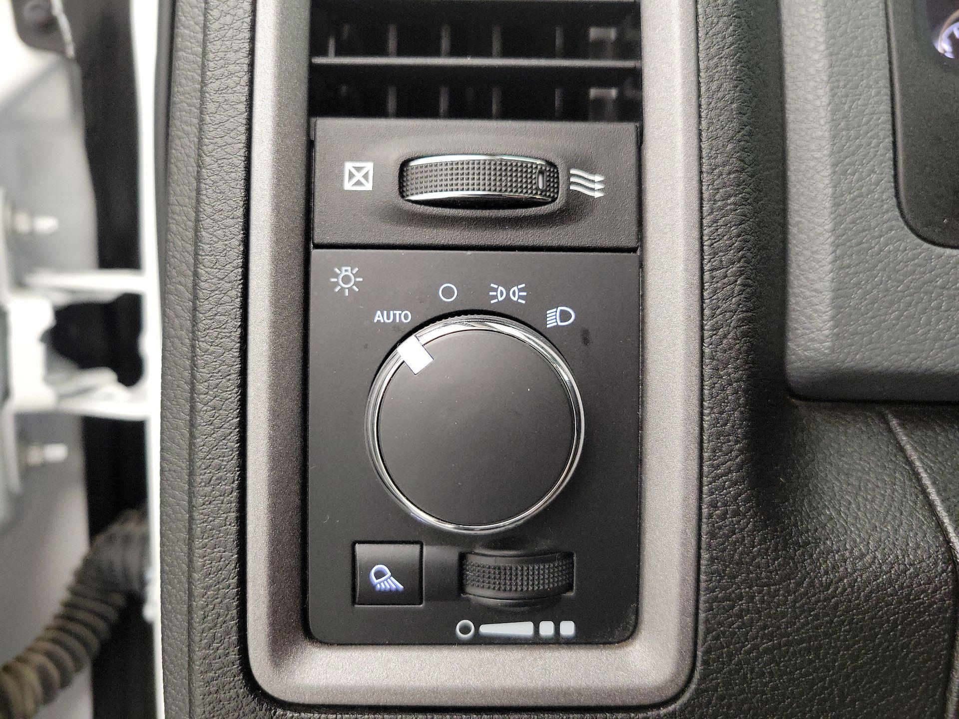 Thumbnail: 2019 RAM 1500 Classic - 13