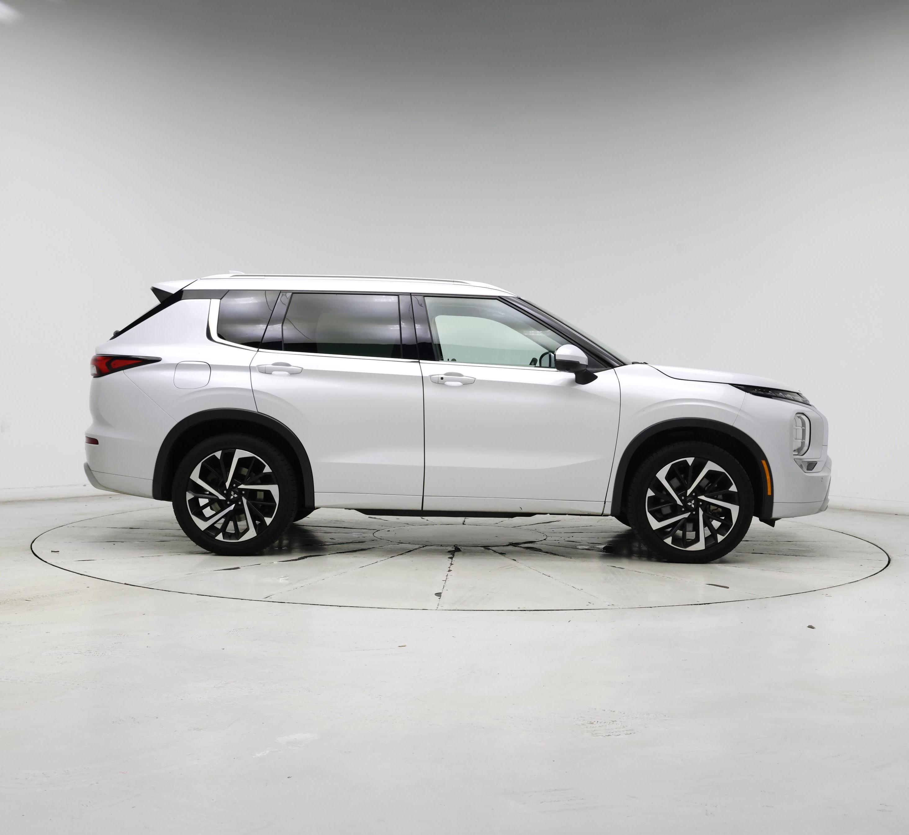 Thumbnail: 2022 Mitsubishi Outlander - 7