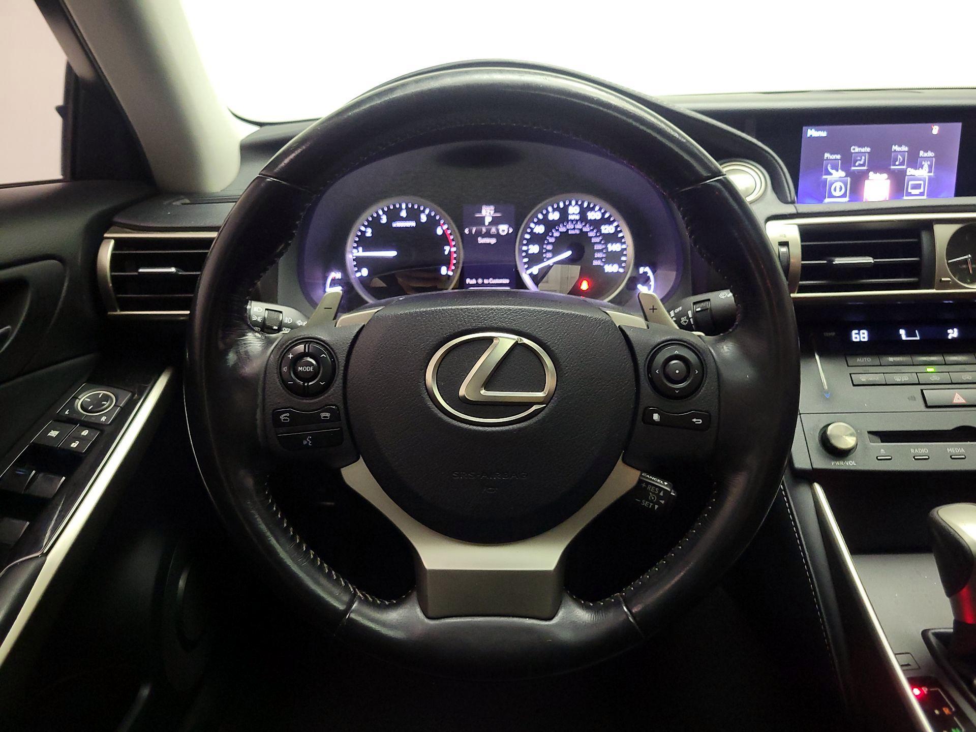 Thumbnail: 2016 Lexus IS - 10