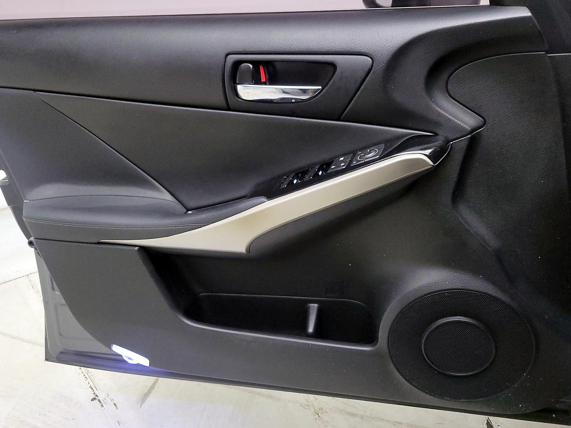 Thumbnail: 2016 Lexus IS - 12