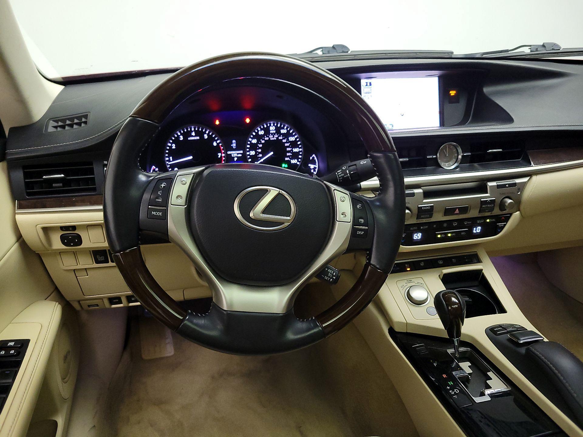 Thumbnail: 2014 Lexus ES - 10