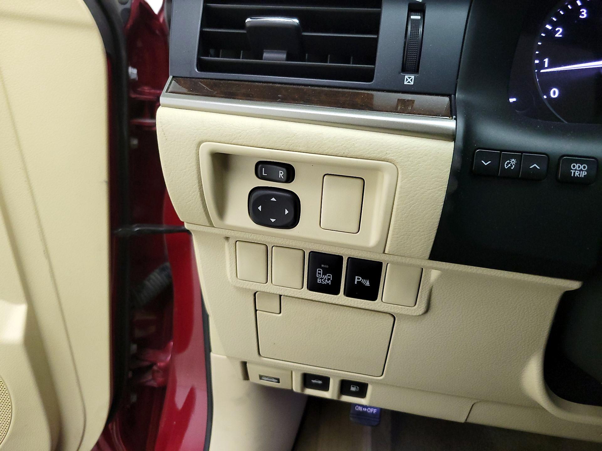 Thumbnail: 2014 Lexus ES - 13